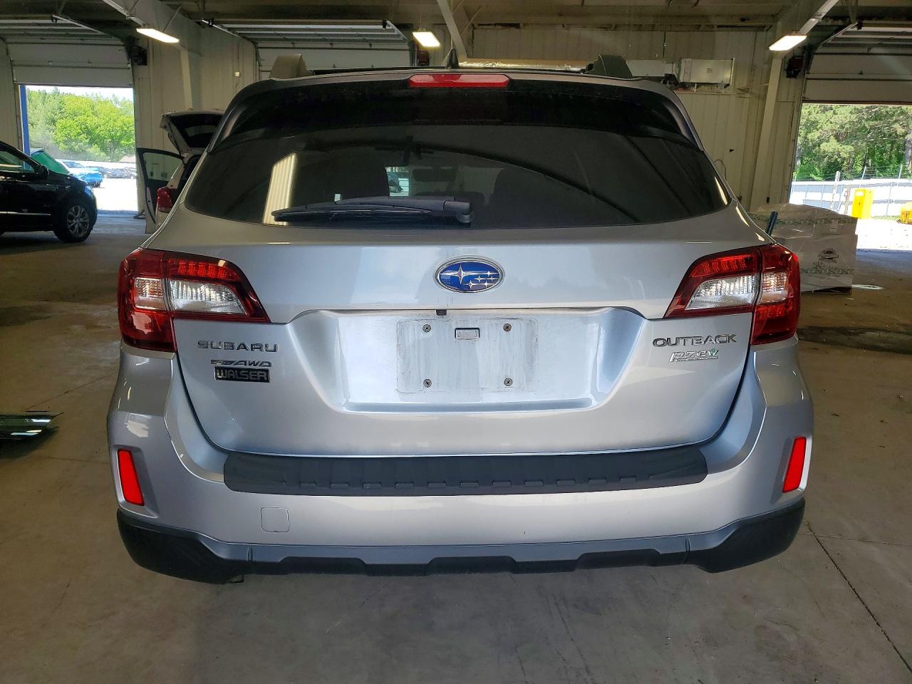 2017 Subaru Outback 2.5i Premium Silver vin: 4S4BSACC5H3421037