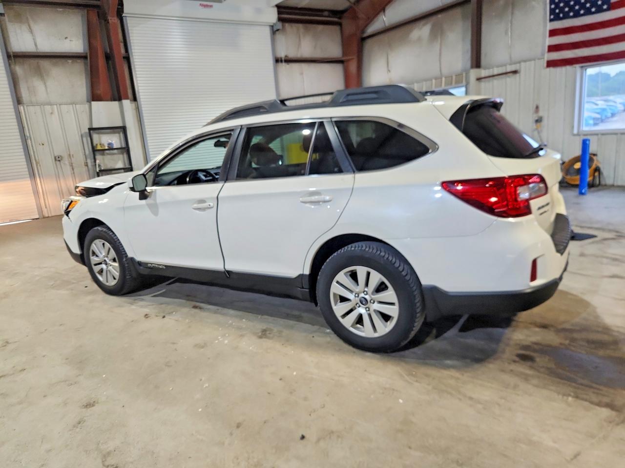 2015 Subaru Outback 2.5i Premium Белый vin: 4S4BSACC6F3316956