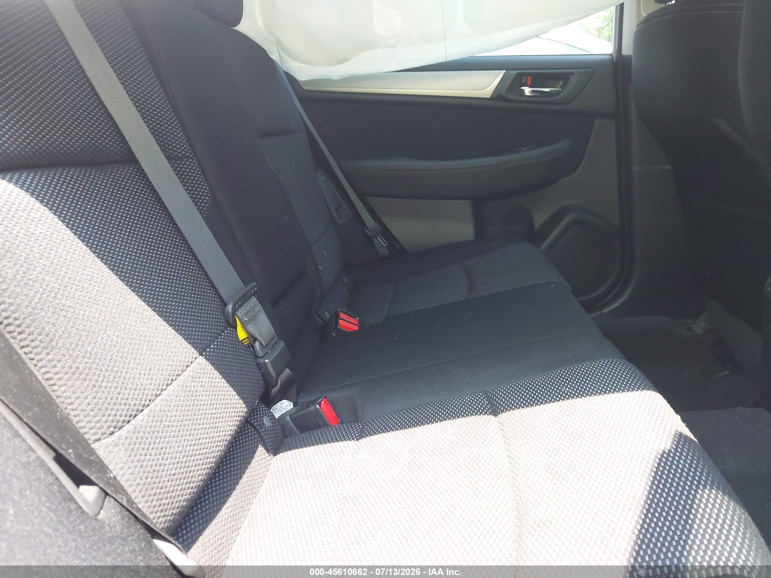 2015 Subaru Outback 2.5i Premium Silver vin: 4S4BSACC6F3357460