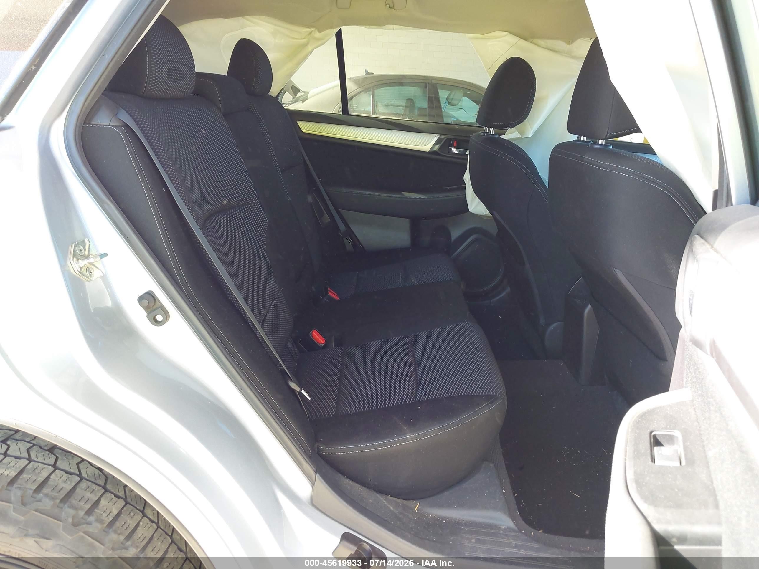 2016 Subaru Outback 2.5i Premium Silver vin: 4S4BSACC6G3277142