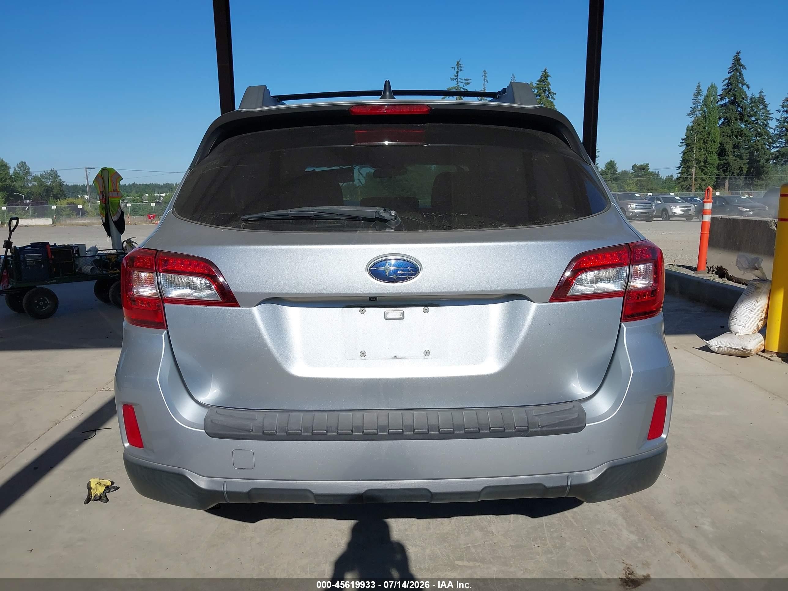 2016 Subaru Outback 2.5i Premium Silver vin: 4S4BSACC6G3277142