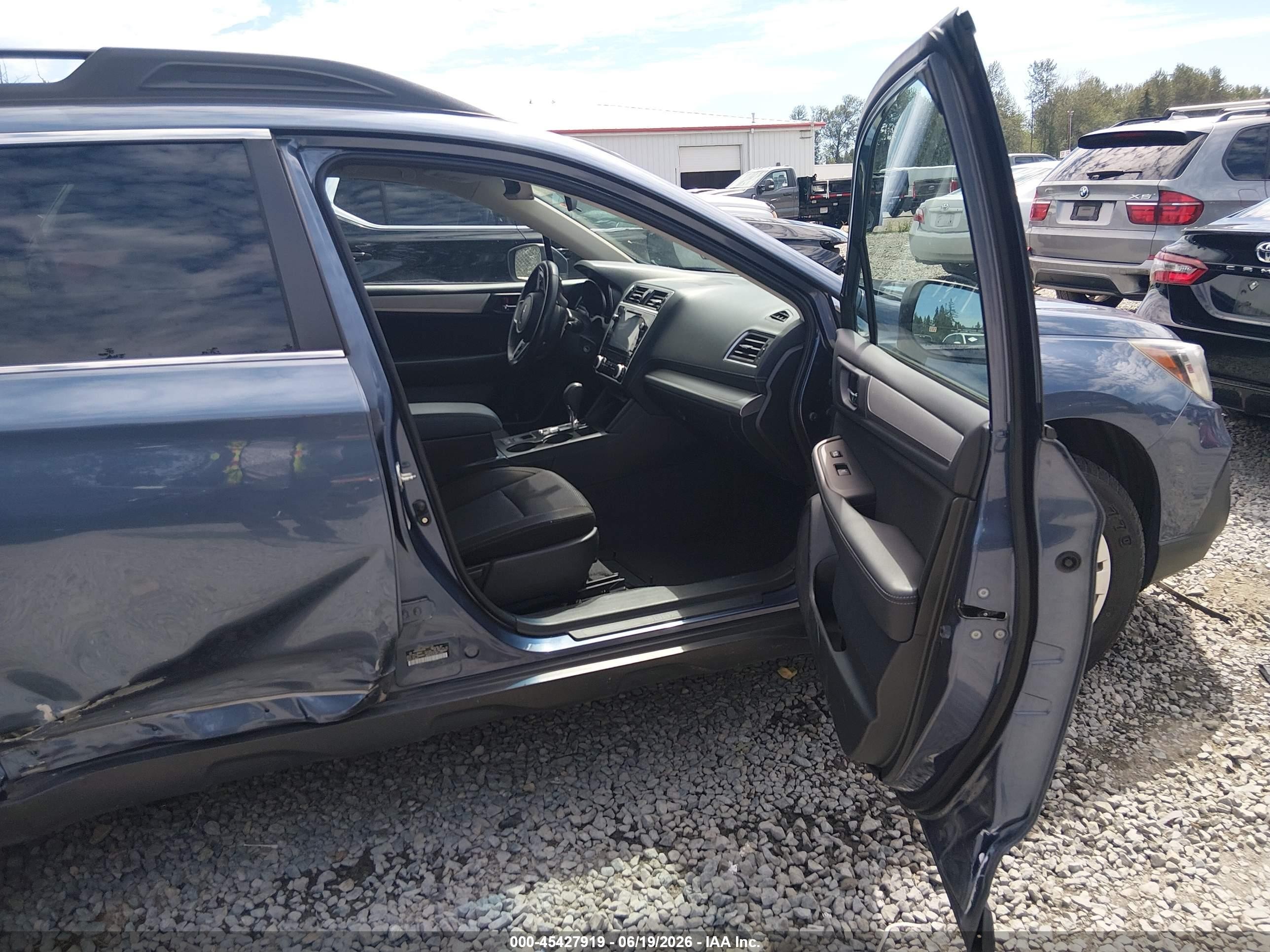 2018 Subaru Outback 2.5i Premium Blue vin: 4S4BSACC6J3287046