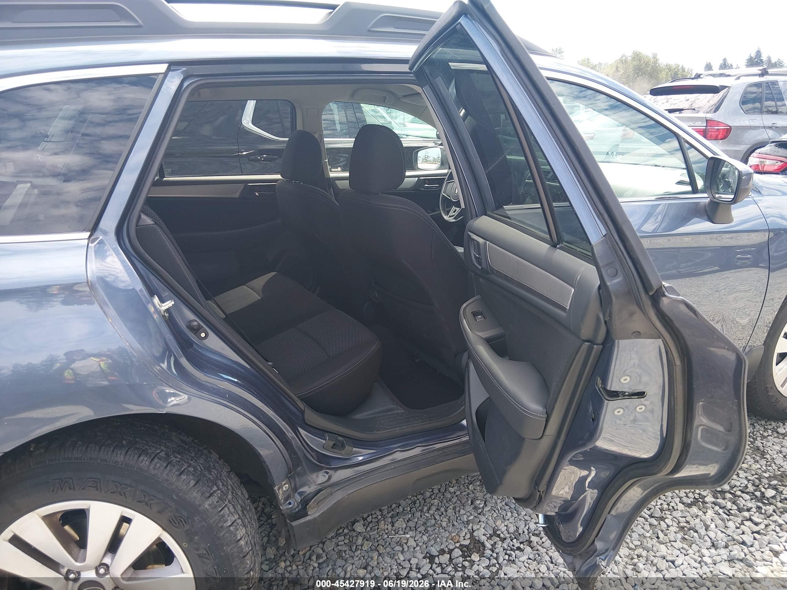 2018 Subaru Outback 2.5i Premium Blue vin: 4S4BSACC6J3287046