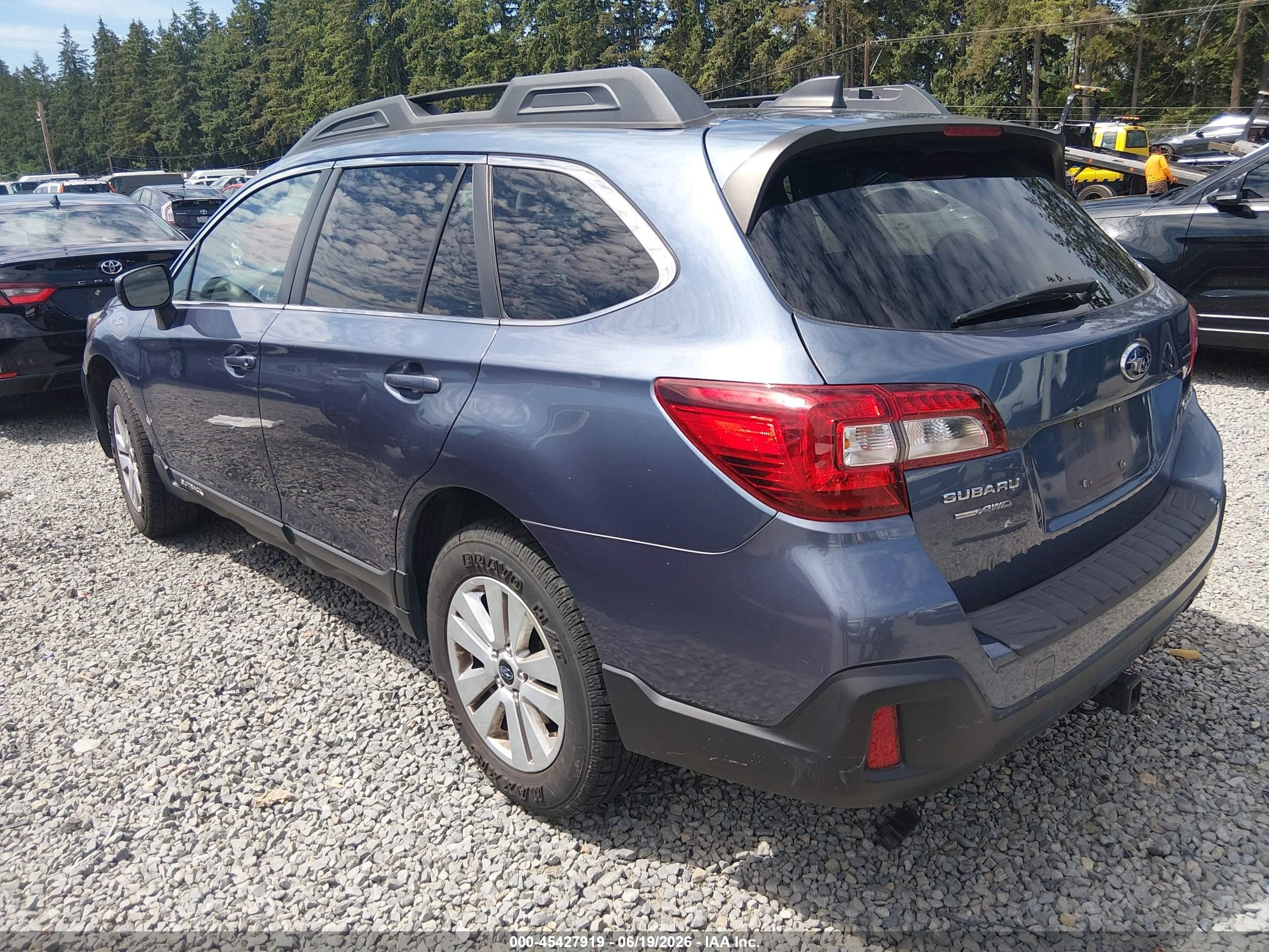 2018 Subaru Outback 2.5i Premium Blue vin: 4S4BSACC6J3287046