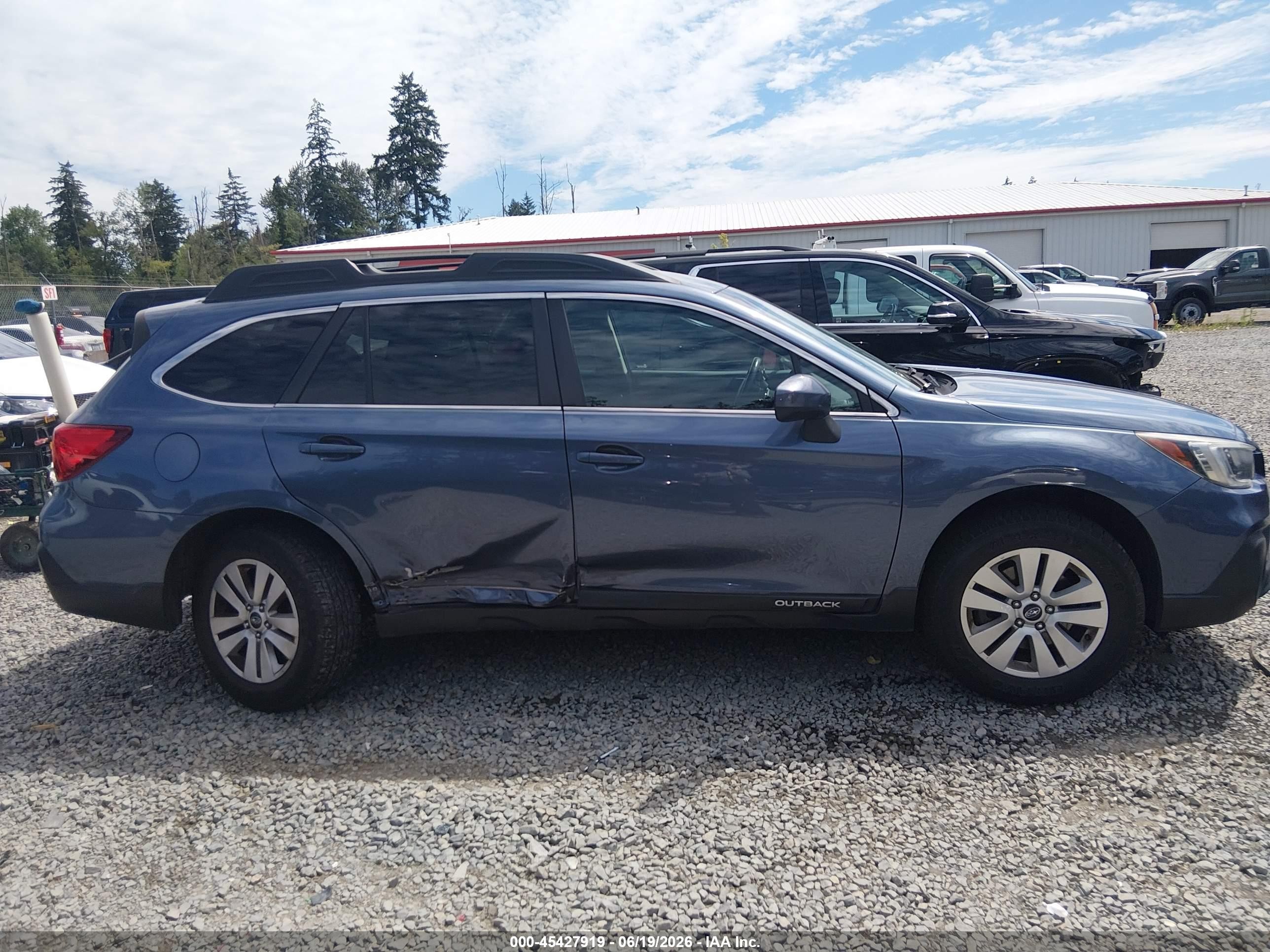 2018 Subaru Outback 2.5i Premium Blue vin: 4S4BSACC6J3287046
