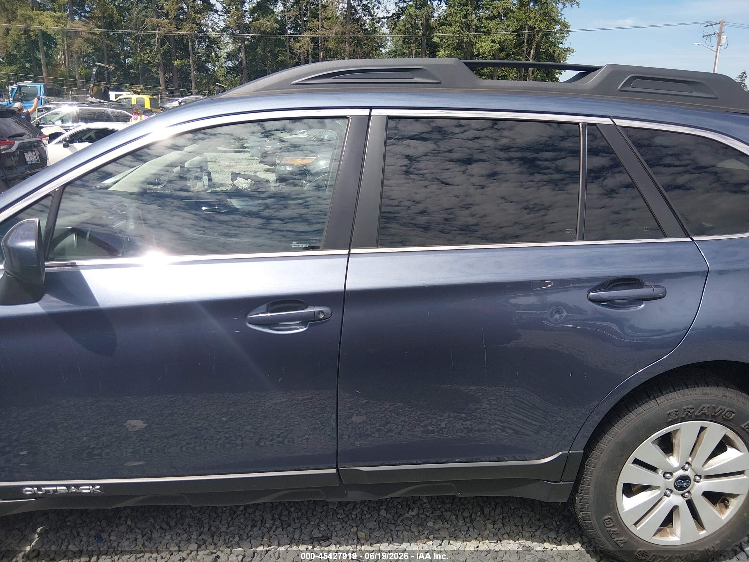 2018 Subaru Outback 2.5i Premium Blue vin: 4S4BSACC6J3287046