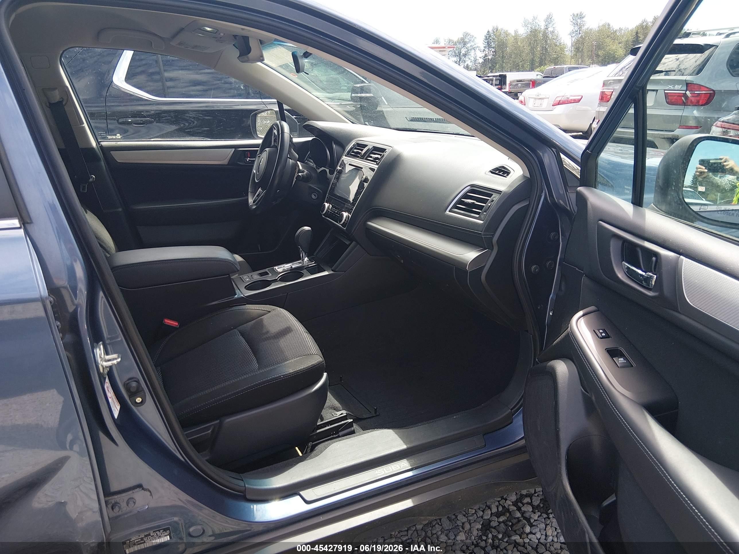 2018 Subaru Outback 2.5i Premium Blue vin: 4S4BSACC6J3287046