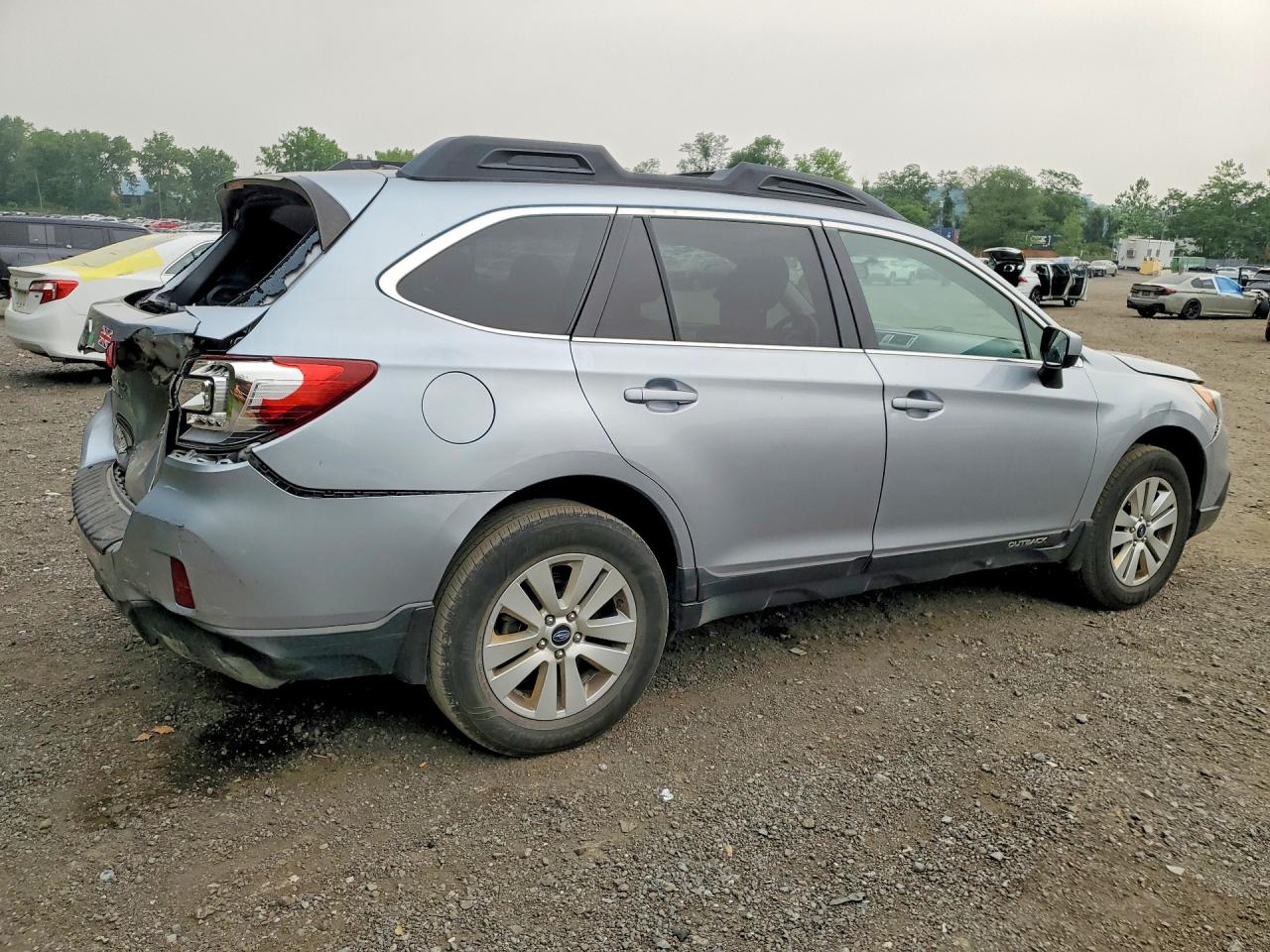 2015 Subaru Outback 2.5i Premium Silver vin: 4S4BSACC7F3211276