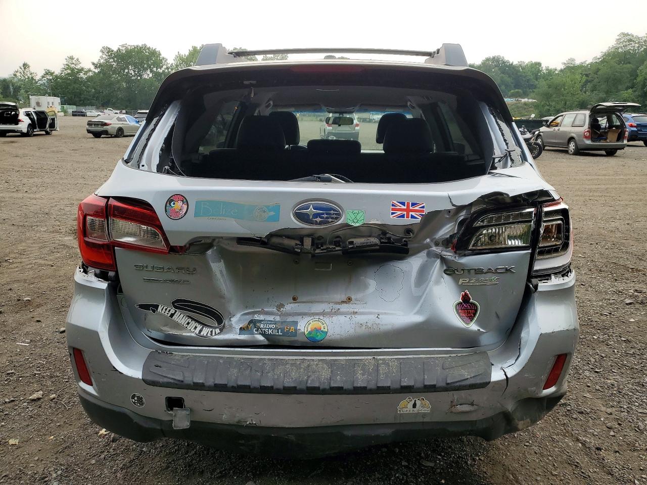 2015 Subaru Outback 2.5i Premium Silver vin: 4S4BSACC7F3211276