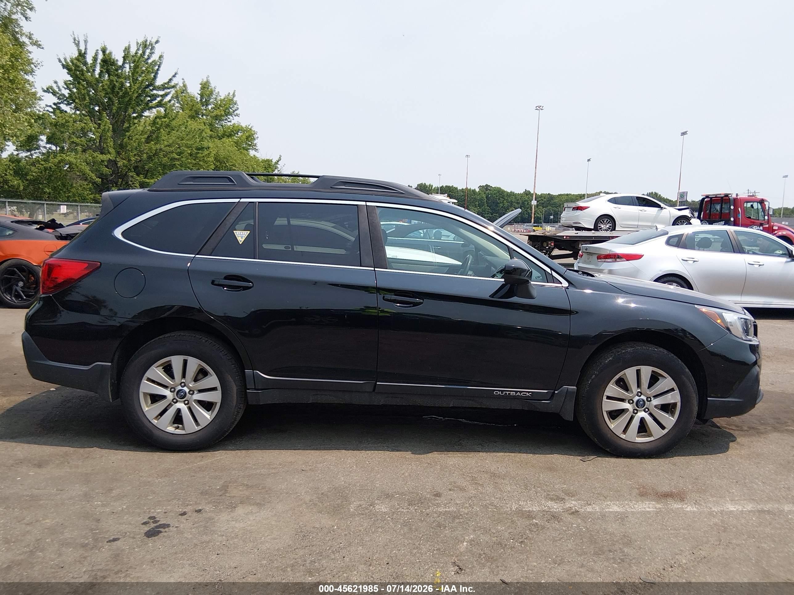 2018 Subaru Outback 2.5i Premium Black vin: 4S4BSACC8J3285427