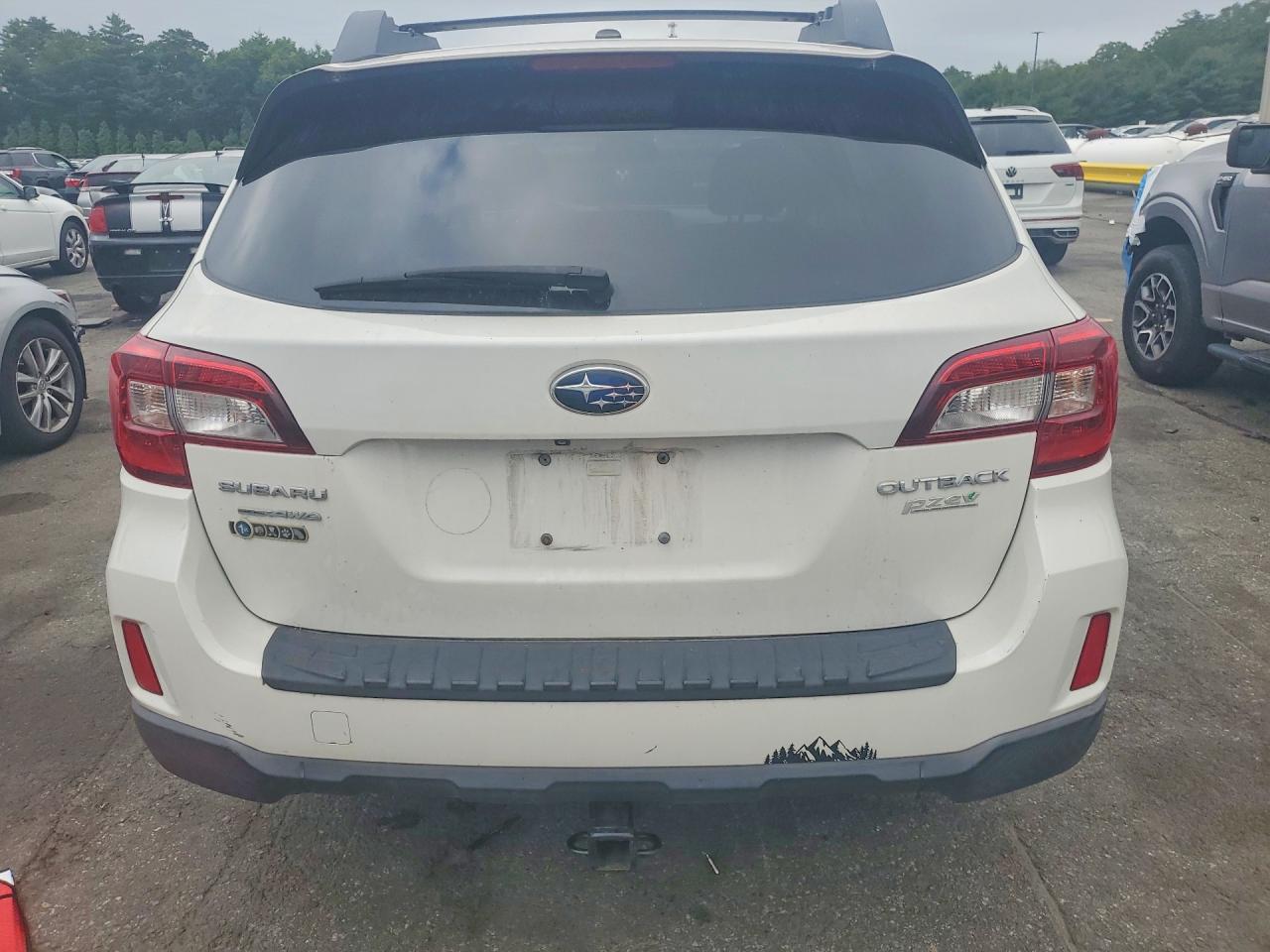 2015 Subaru Outback 2.5i Premium White vin: 4S4BSACC9F3213997