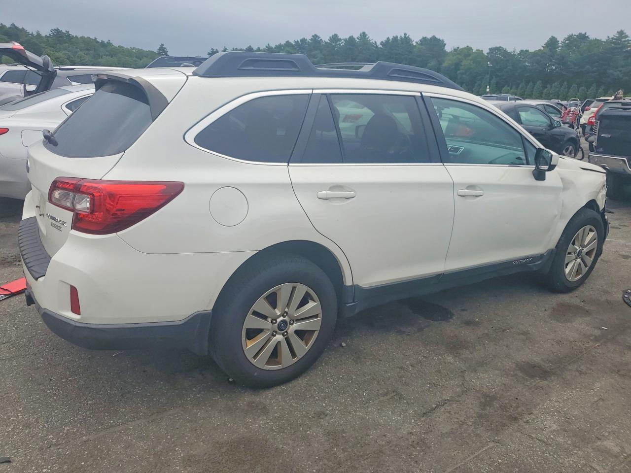 2015 Subaru Outback 2.5i Premium White vin: 4S4BSACC9F3213997