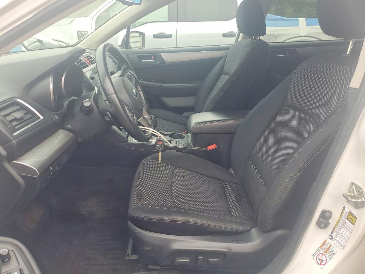 2015 Subaru Outback 2.5i Premium White vin: 4S4BSACC9F3213997