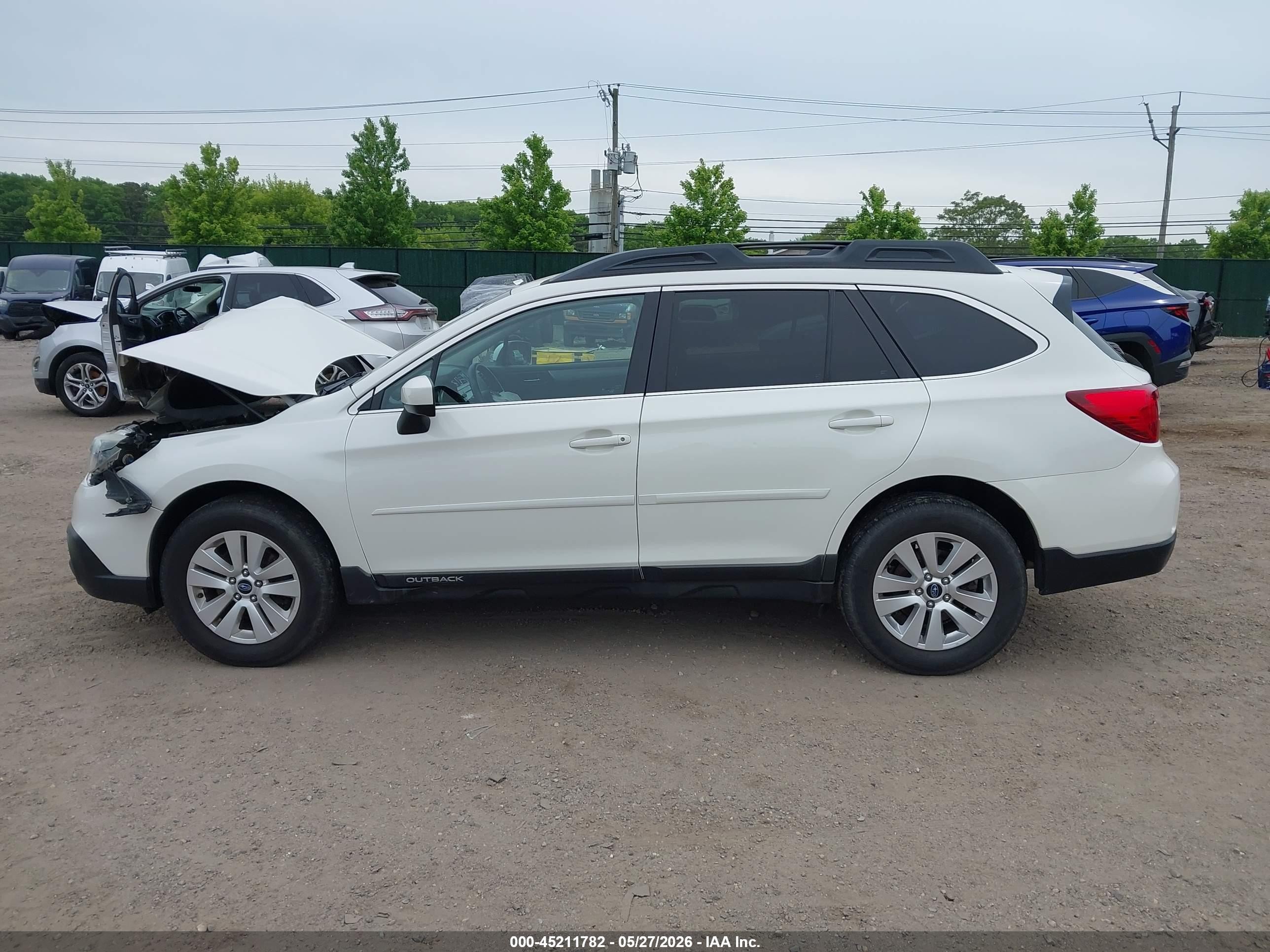 2015 Subaru Outback 2.5i Premium White vin: 4S4BSACC9F3230783