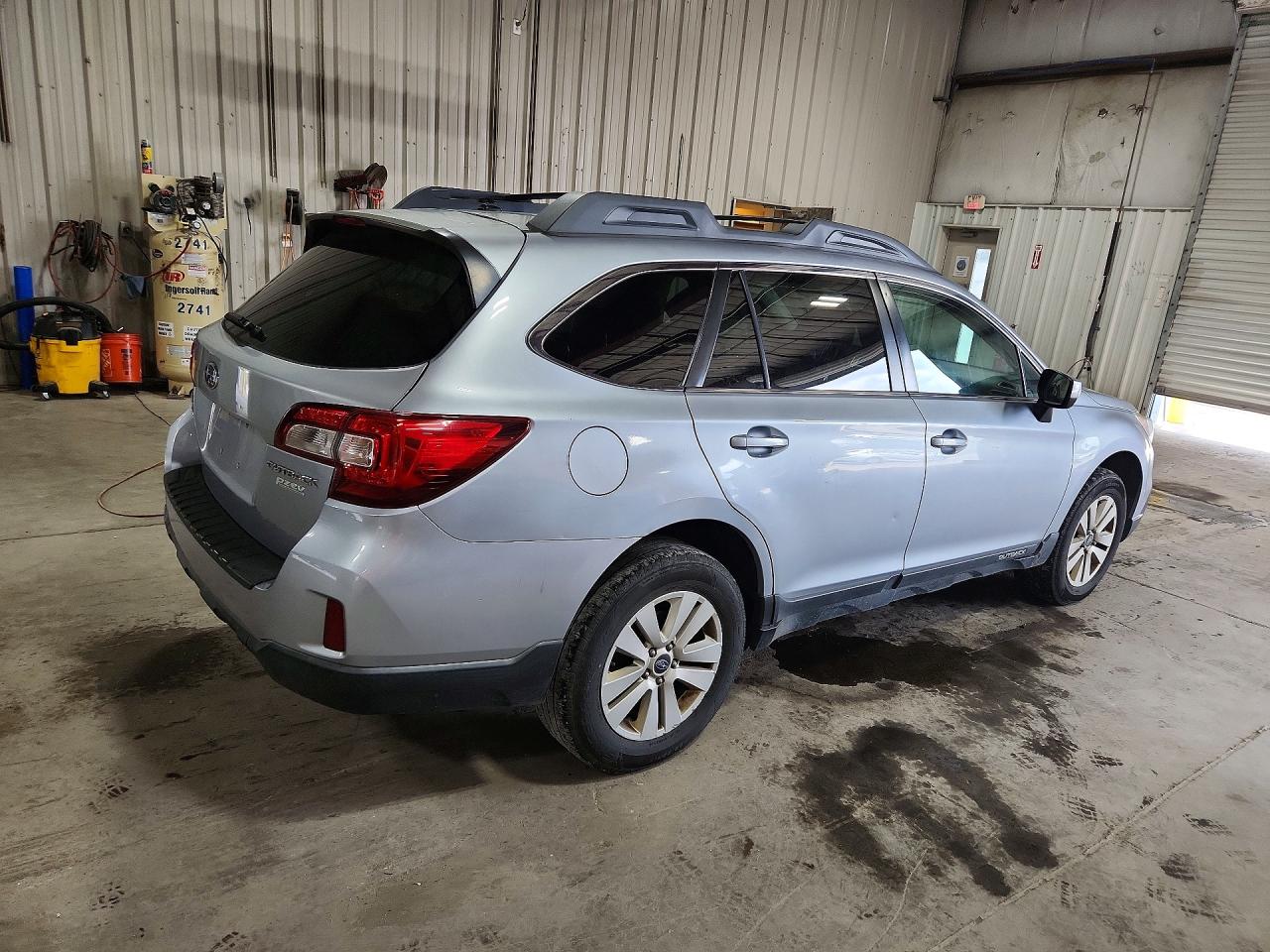 2015 Subaru Outback 2.5i Premium Silver vin: 4S4BSACCXF3263646