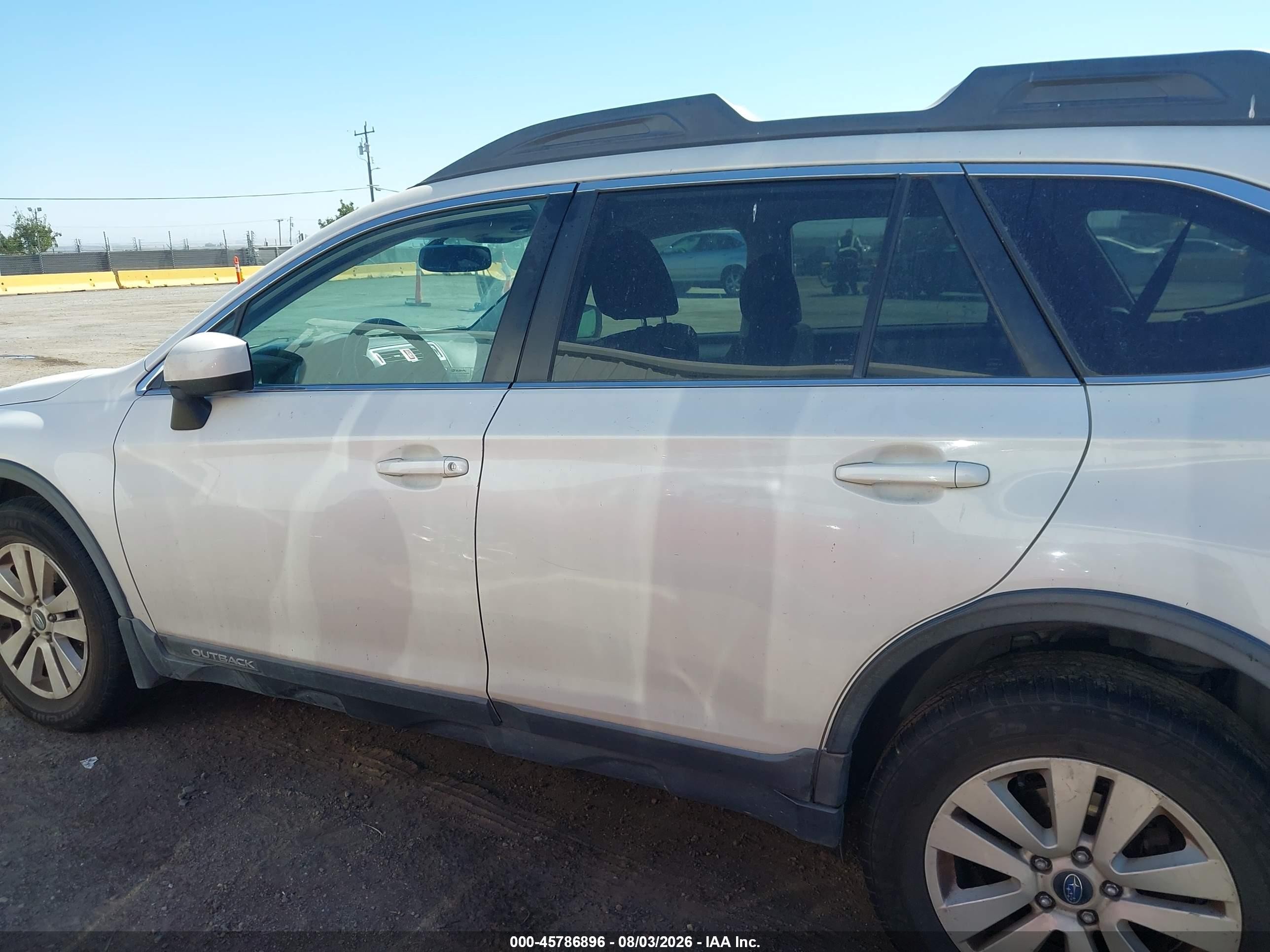 2015 Subaru Outback 2.5i Premium White vin: 4S4BSADC1F3262836