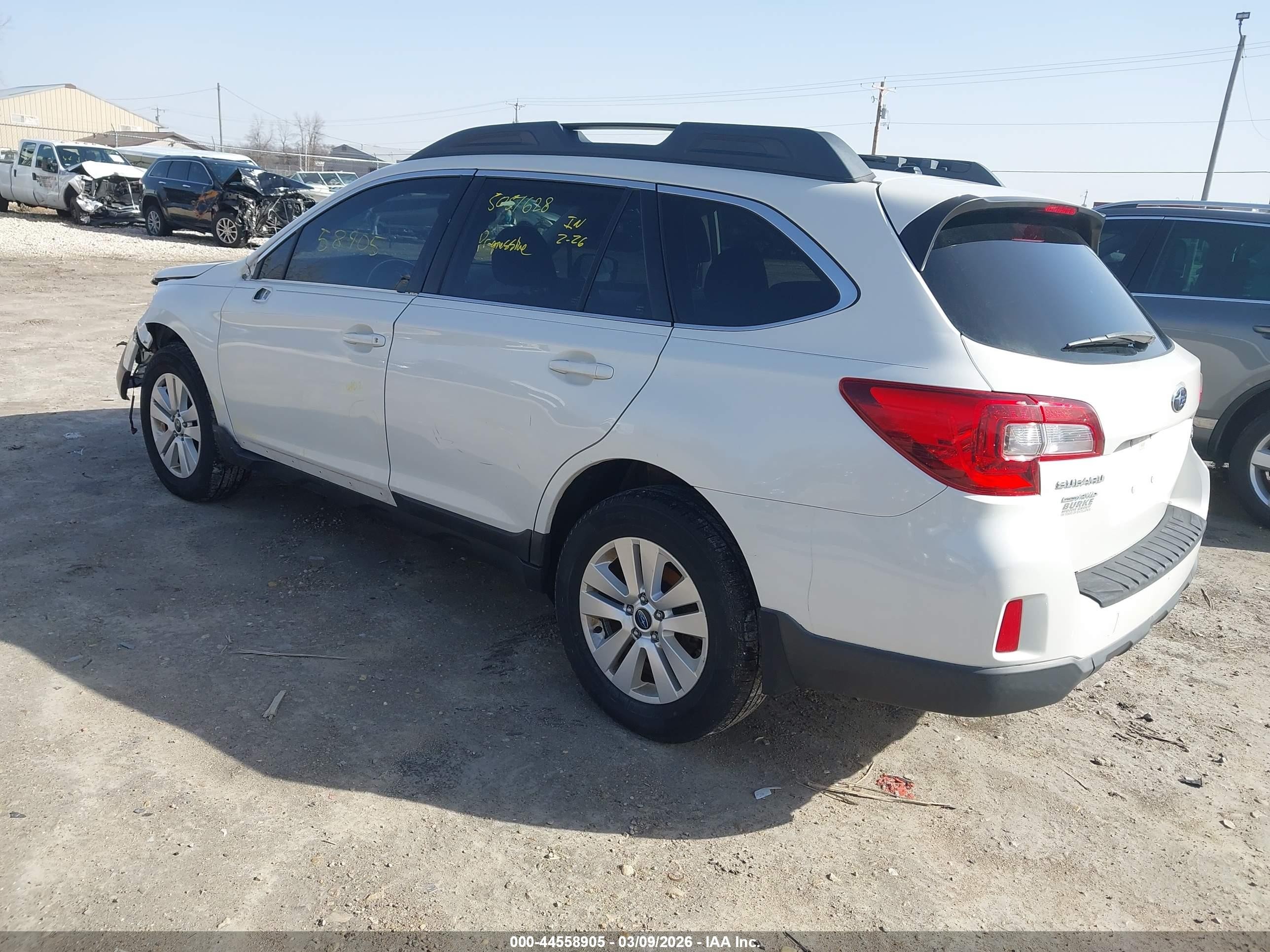 2015 Subaru Outback 2.5i Premium White vin: 4S4BSADC2F3343800