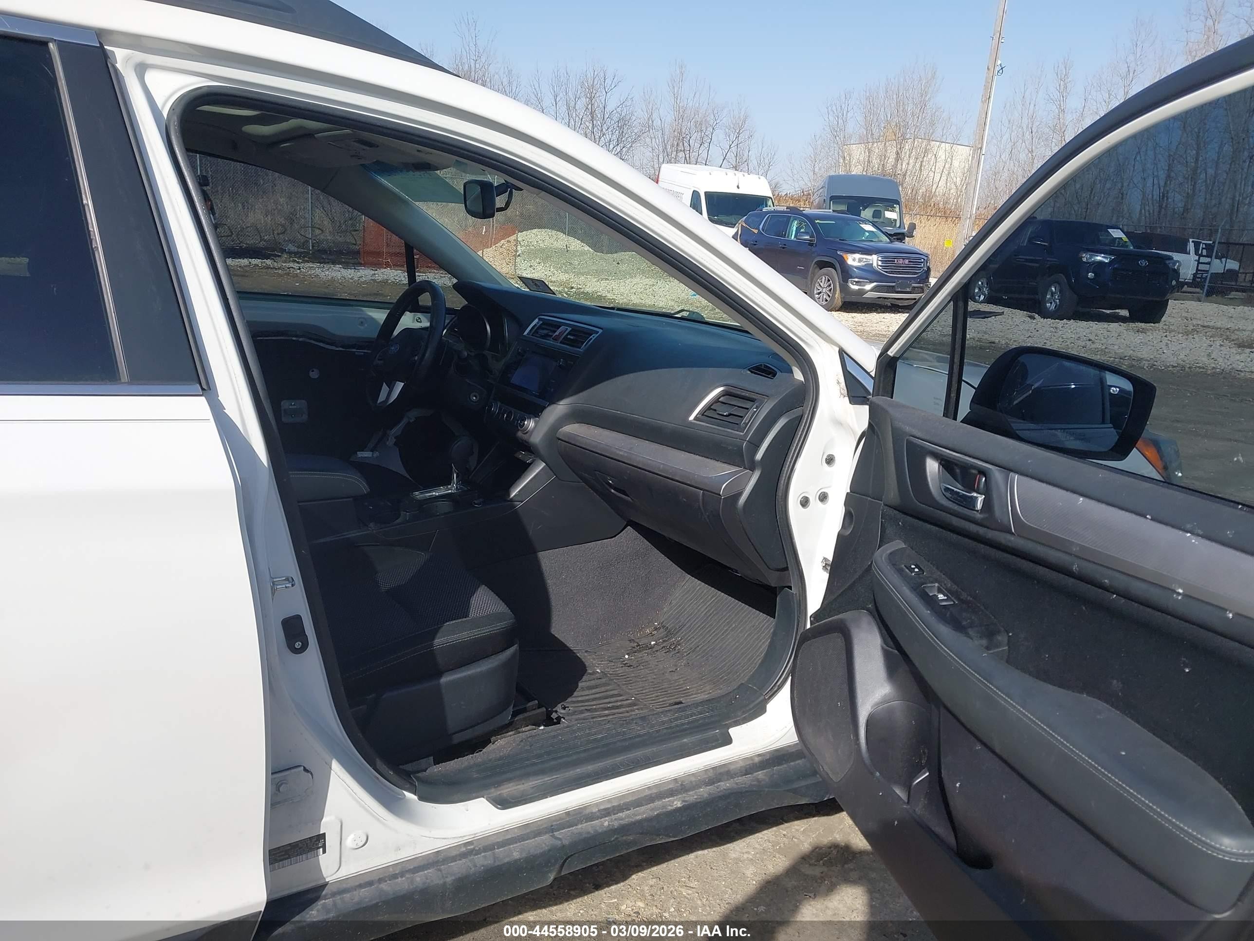 2015 Subaru Outback 2.5i Premium White vin: 4S4BSADC2F3343800
