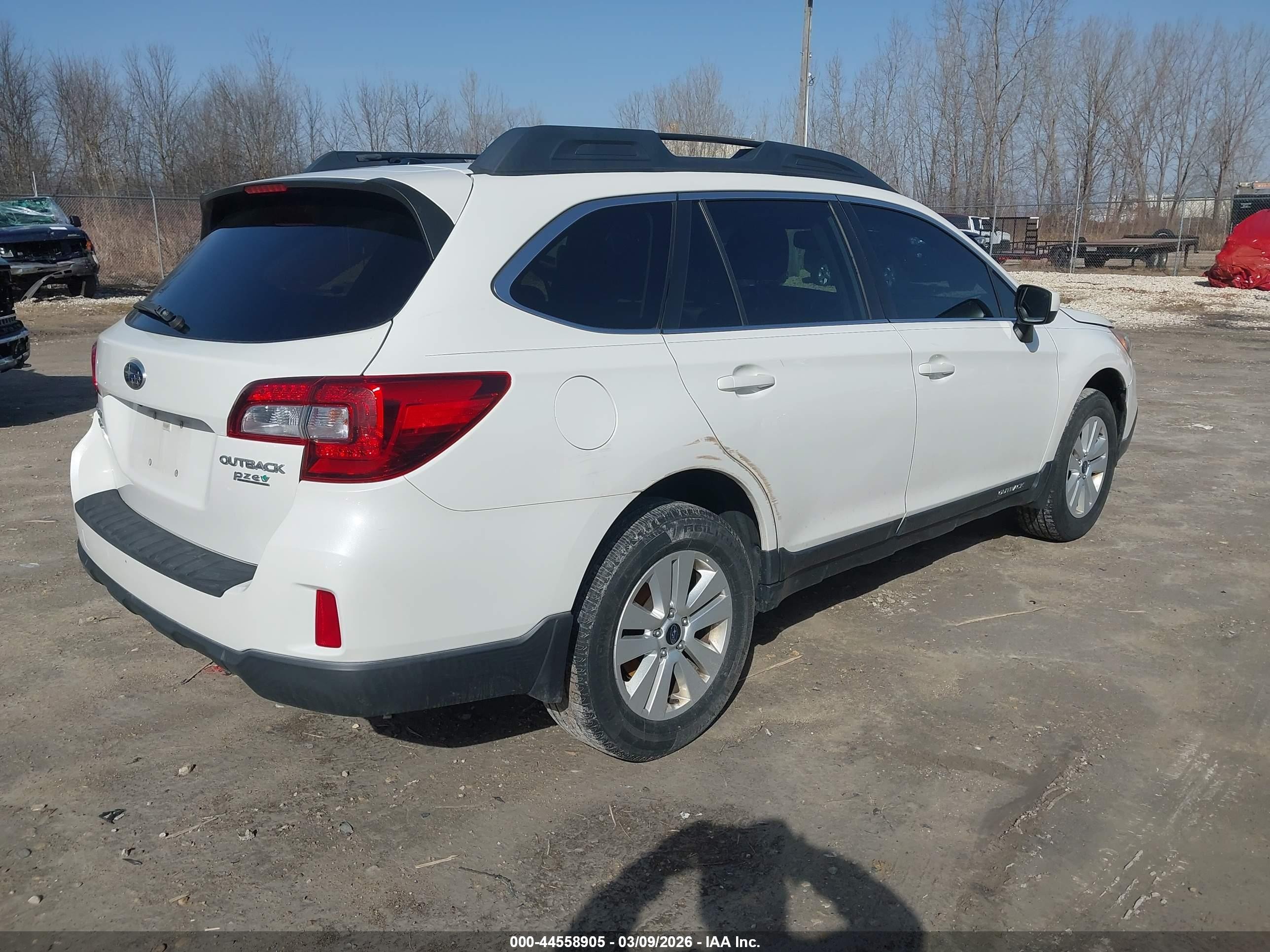 2015 Subaru Outback 2.5i Premium White vin: 4S4BSADC2F3343800