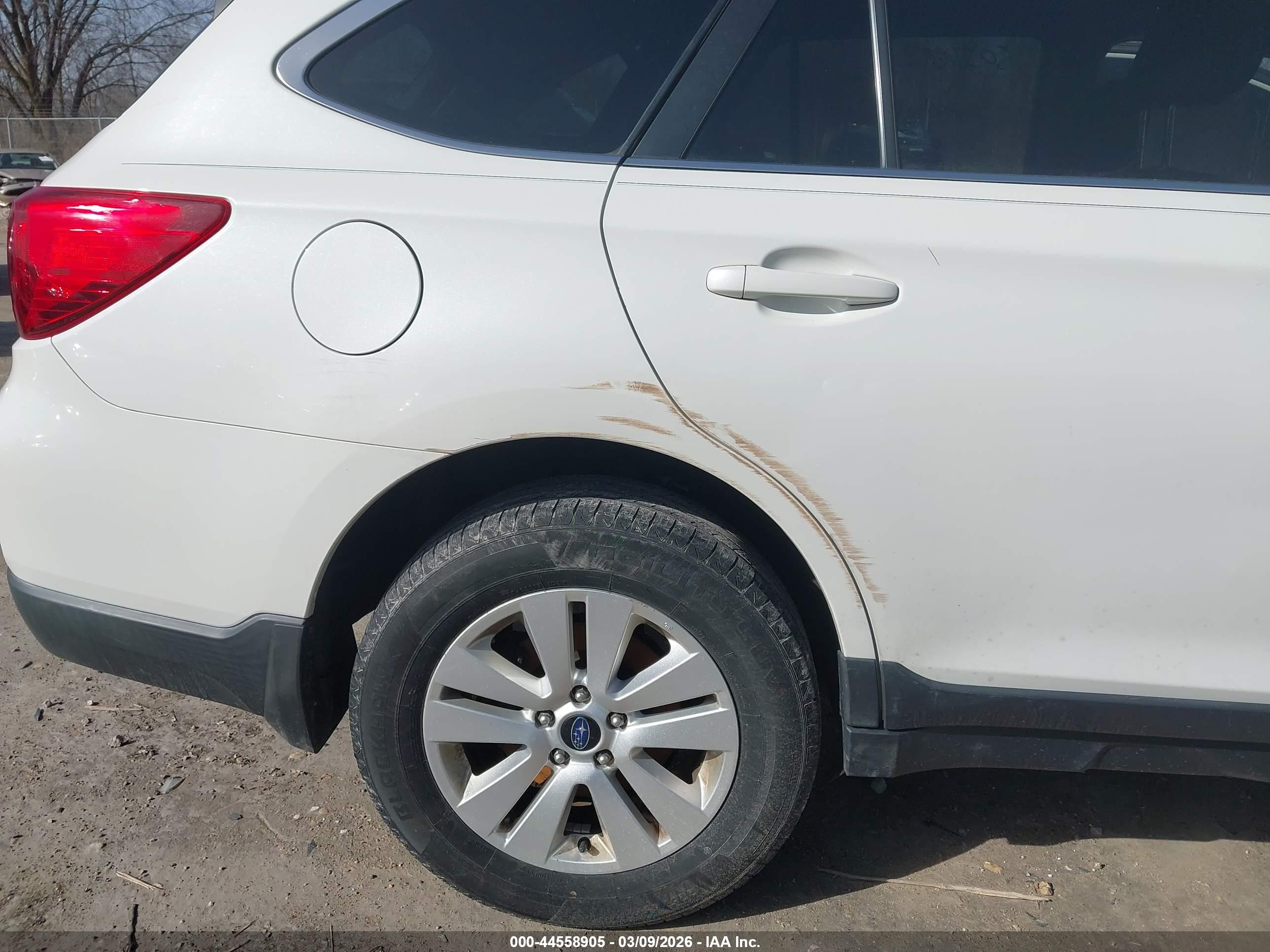 2015 Subaru Outback 2.5i Premium White vin: 4S4BSADC2F3343800