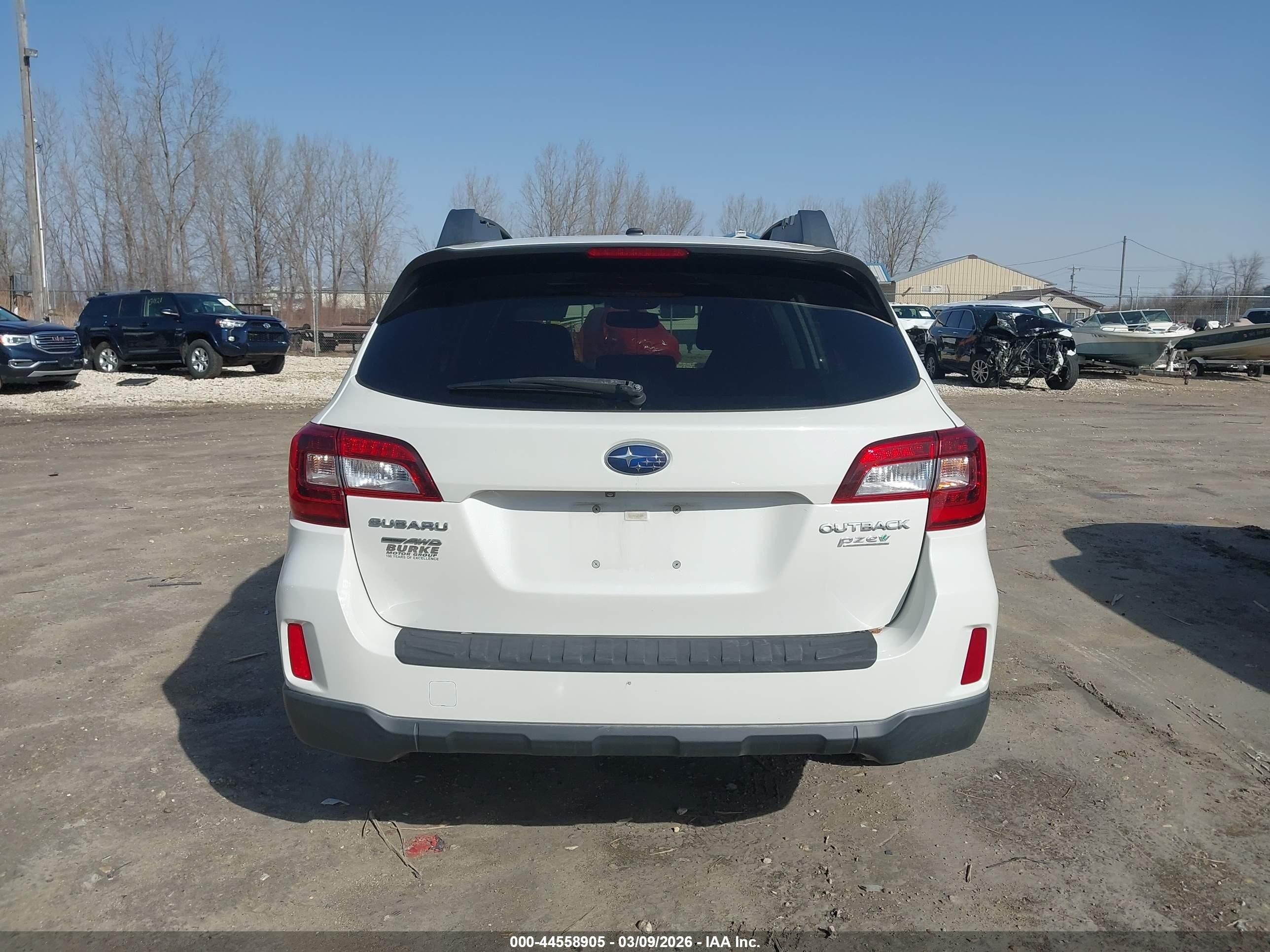 2015 Subaru Outback 2.5i Premium White vin: 4S4BSADC2F3343800