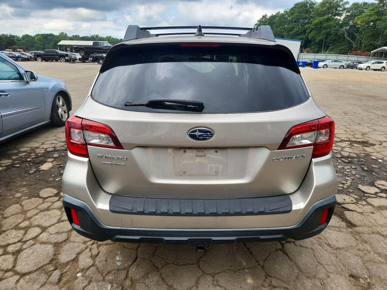 2018 Subaru Outback 2.5i Premium Gold vin: 4S4BSADC2J3203366