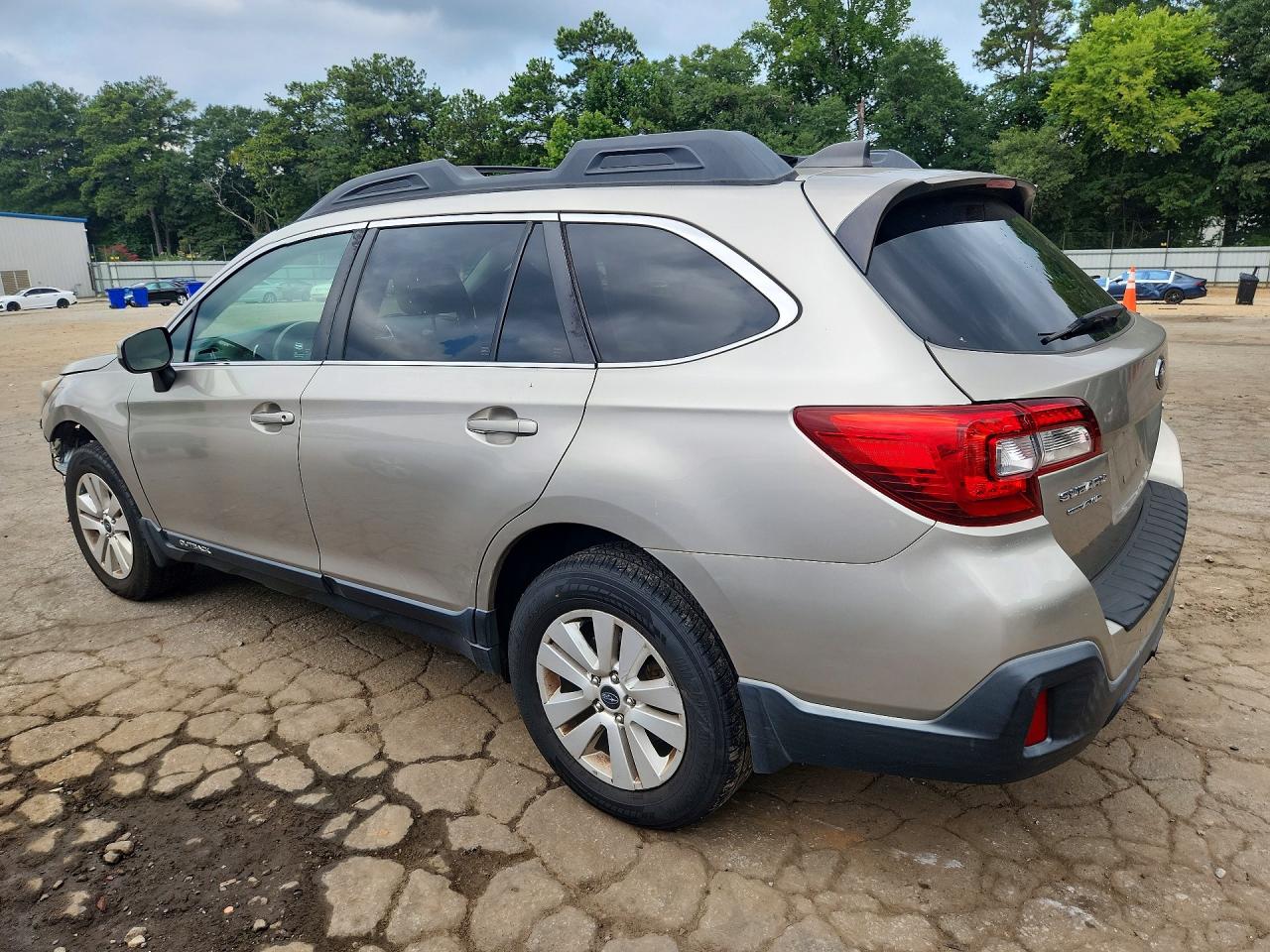 2018 Subaru Outback 2.5i Premium Gold vin: 4S4BSADC2J3203366
