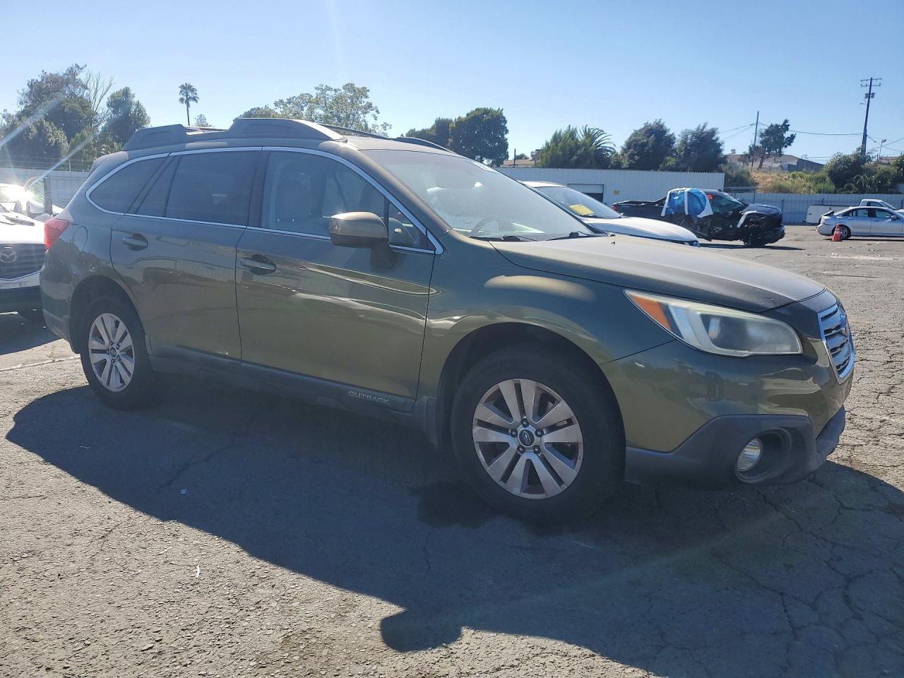 2015 Subaru Outback 2.5i Premium Green vin: 4S4BSADC3F3257380
