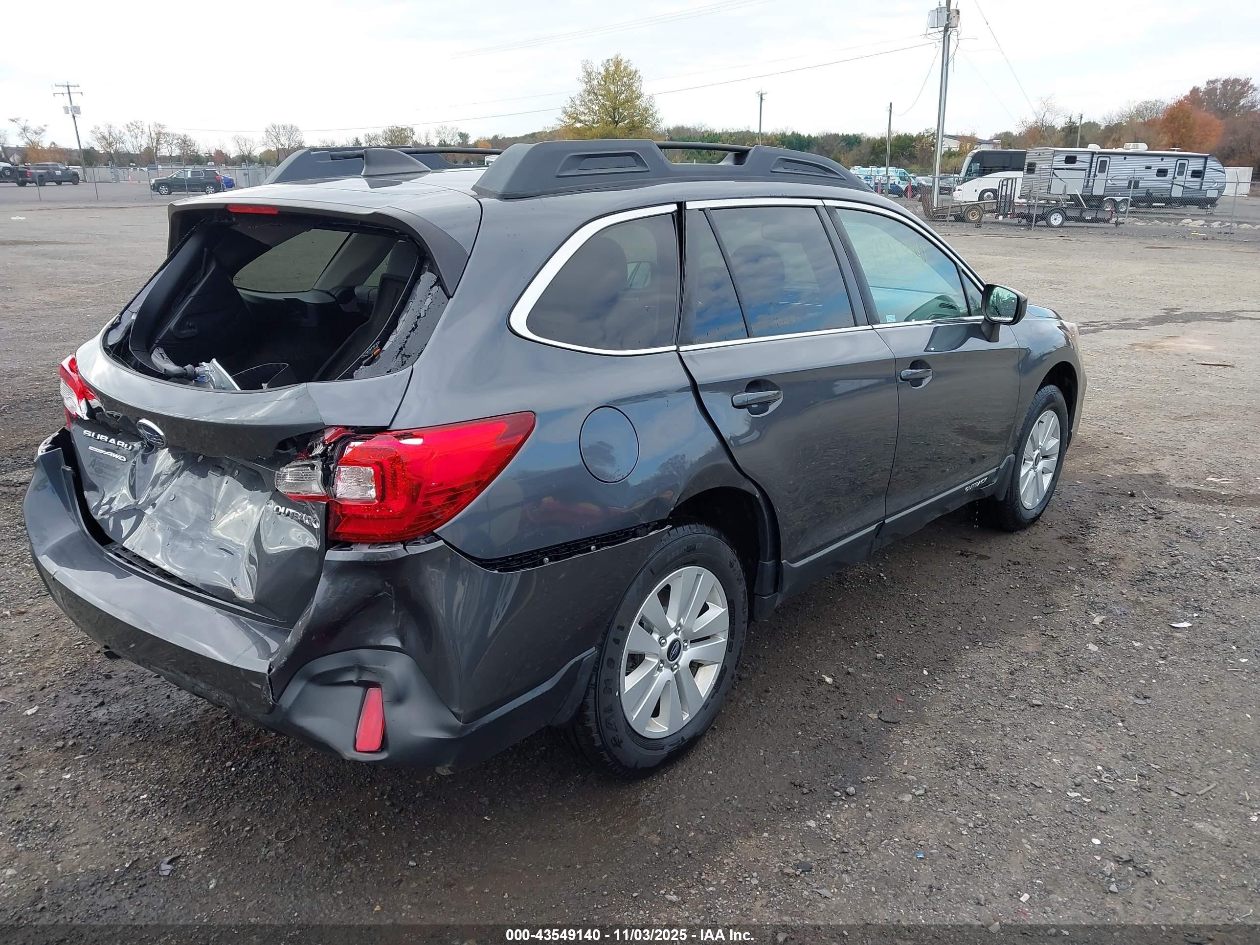 2018 Subaru Outback 2.5i Premium Gray vin: 4S4BSADC3J3358704