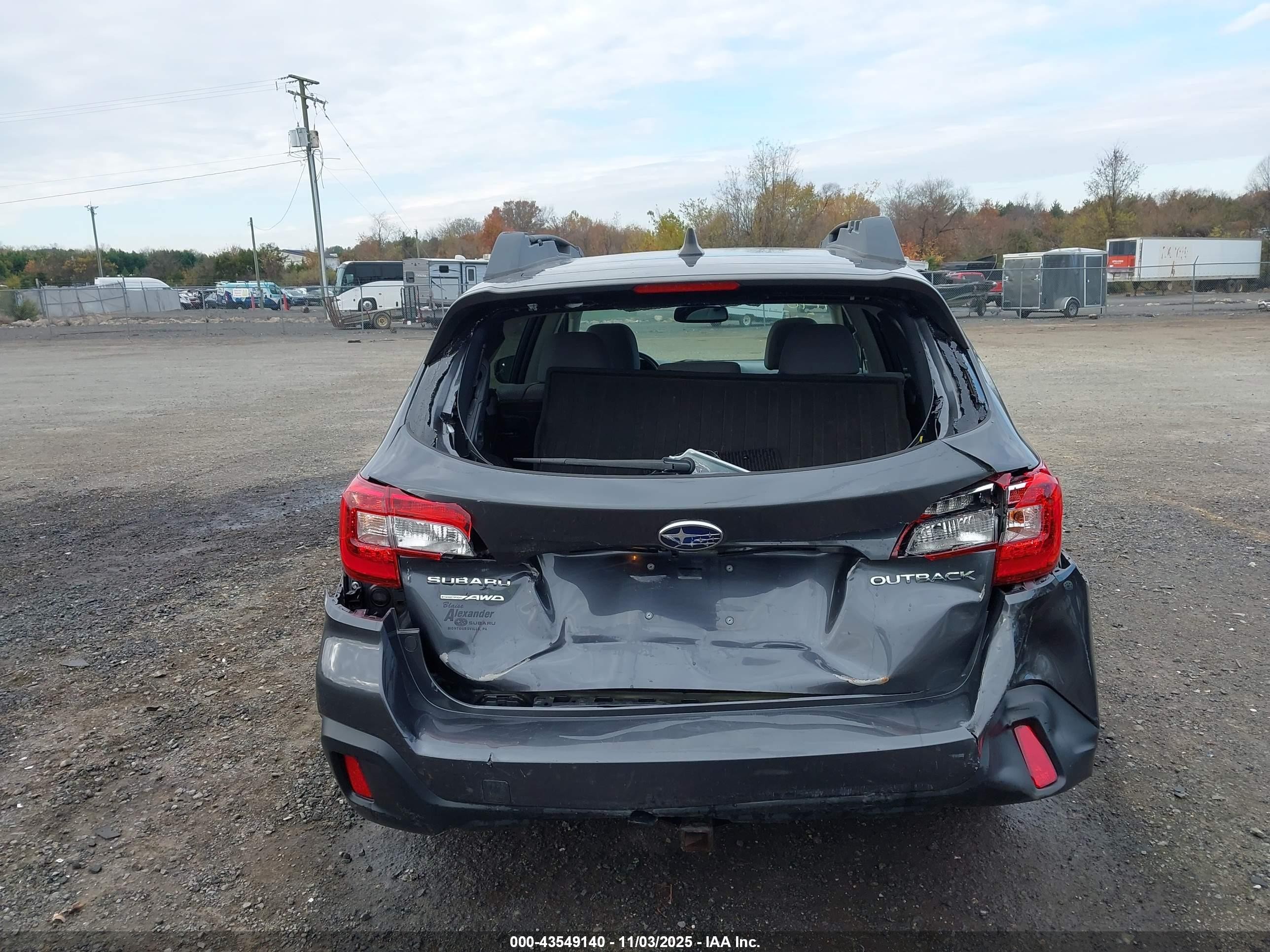 2018 Subaru Outback 2.5i Premium Gray vin: 4S4BSADC3J3358704