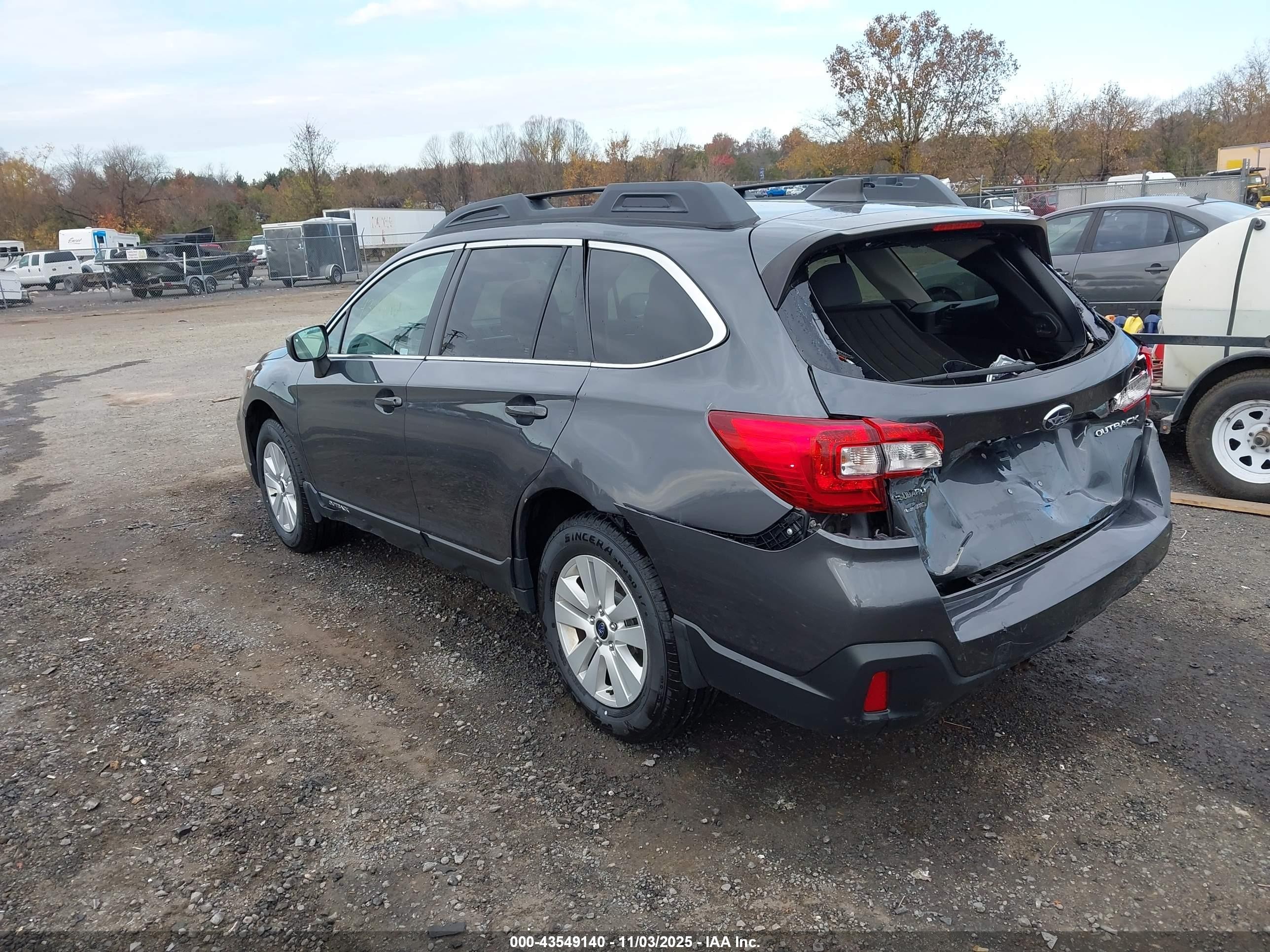 2018 Subaru Outback 2.5i Premium Gray vin: 4S4BSADC3J3358704