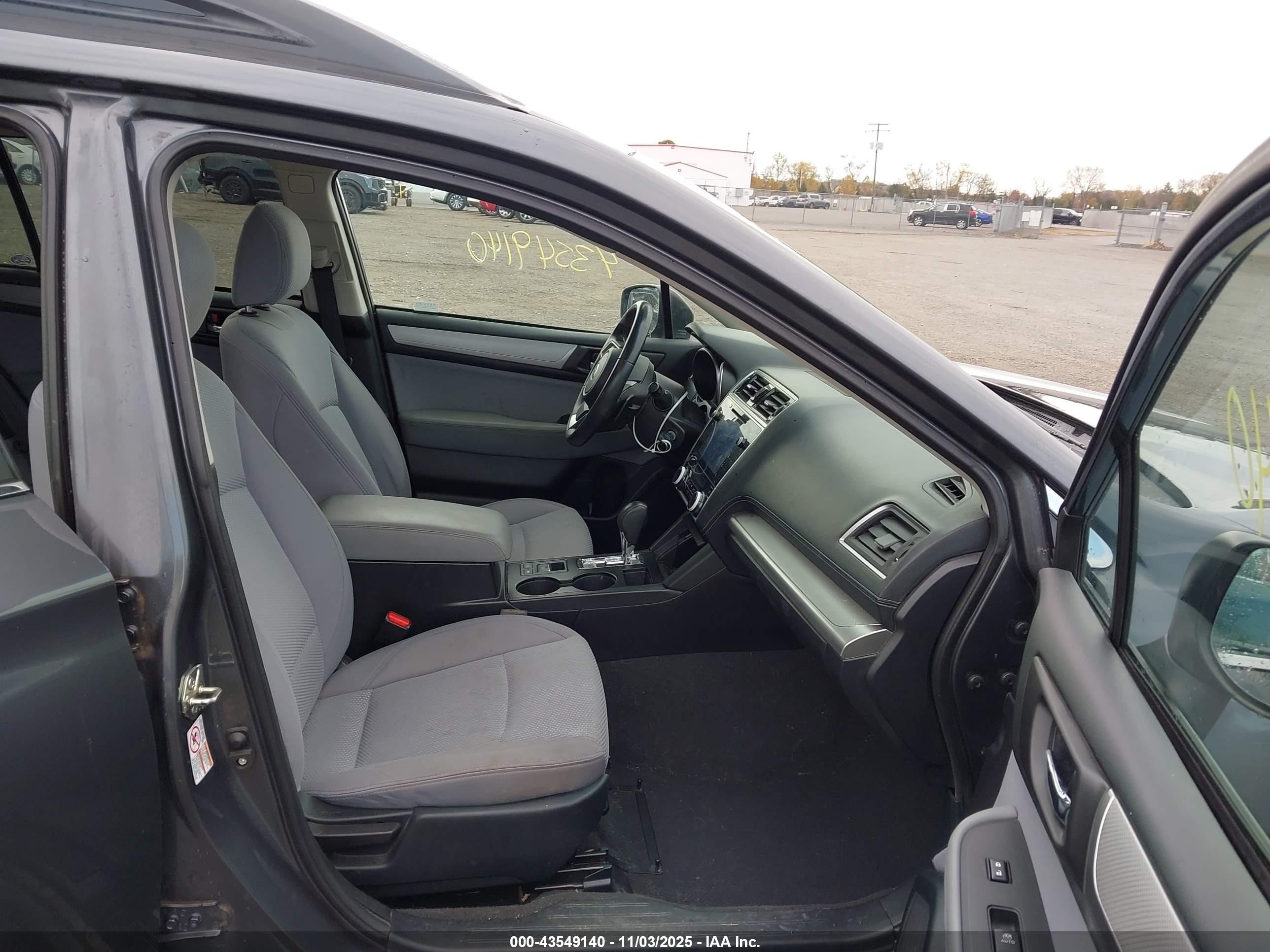 2018 Subaru Outback 2.5i Premium Gray vin: 4S4BSADC3J3358704