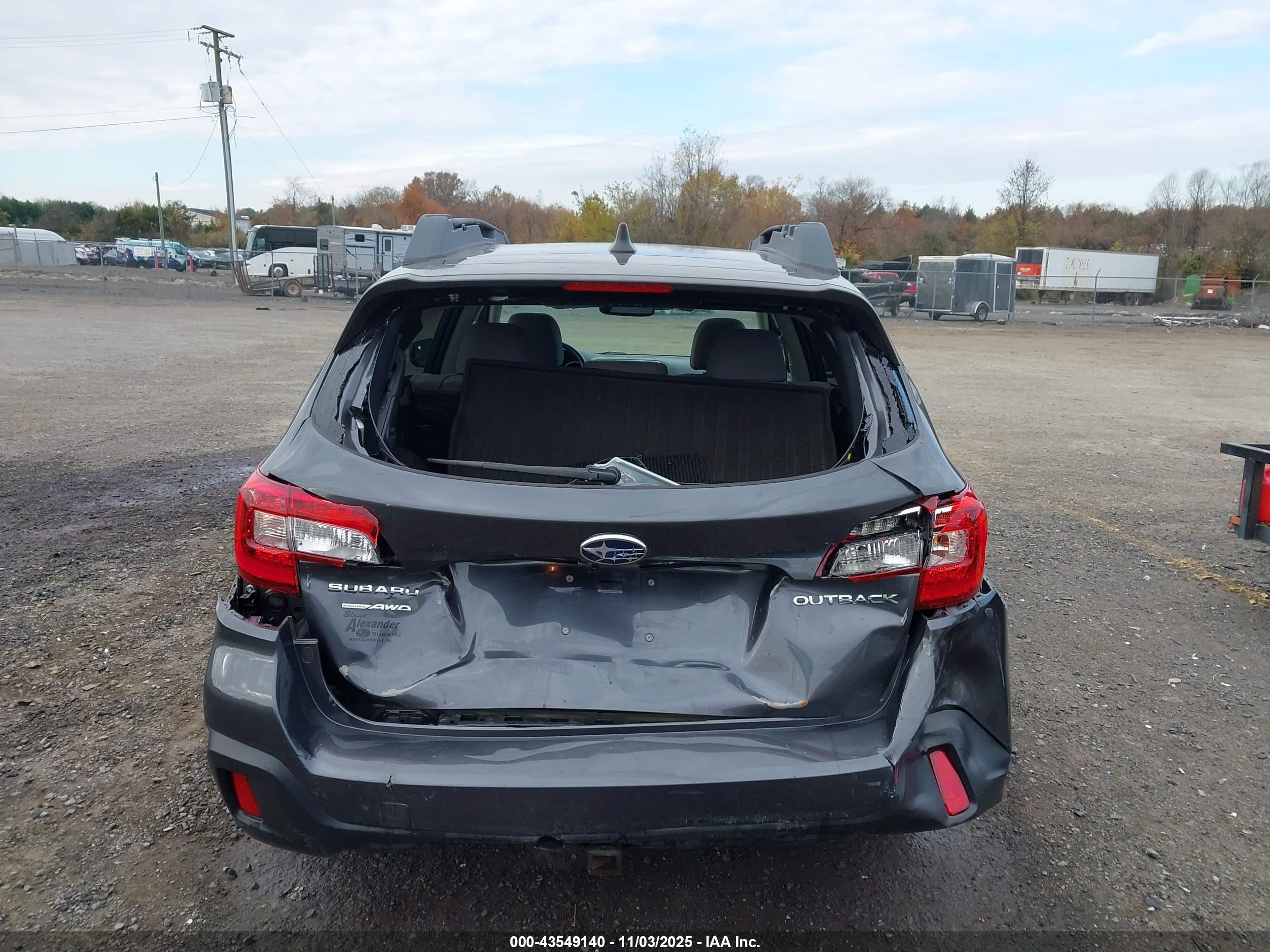 2018 Subaru Outback 2.5i Premium Gray vin: 4S4BSADC3J3358704