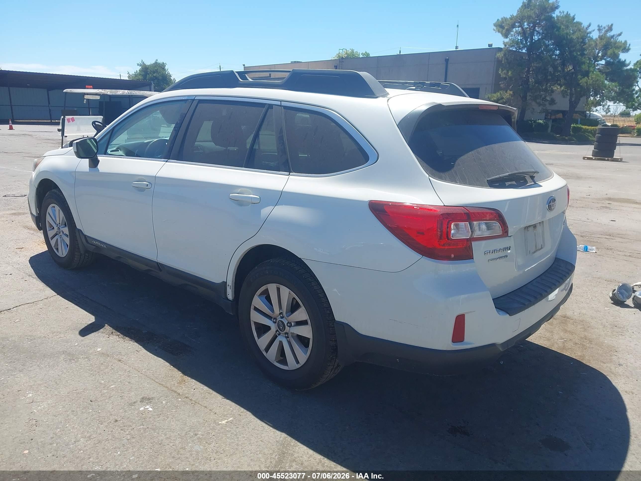 2015 Subaru Outback 2.5i Premium White vin: 4S4BSADC4F3338341