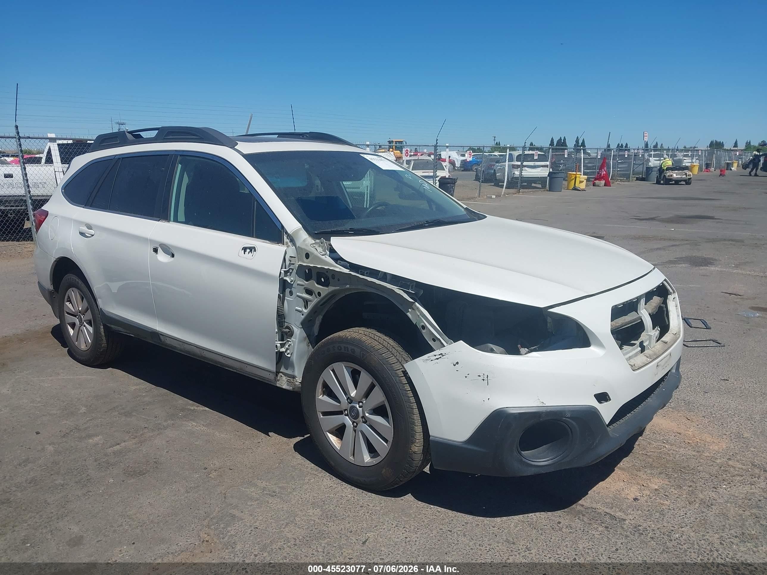 2015 Subaru Outback 2.5i Premium White vin: 4S4BSADC4F3338341