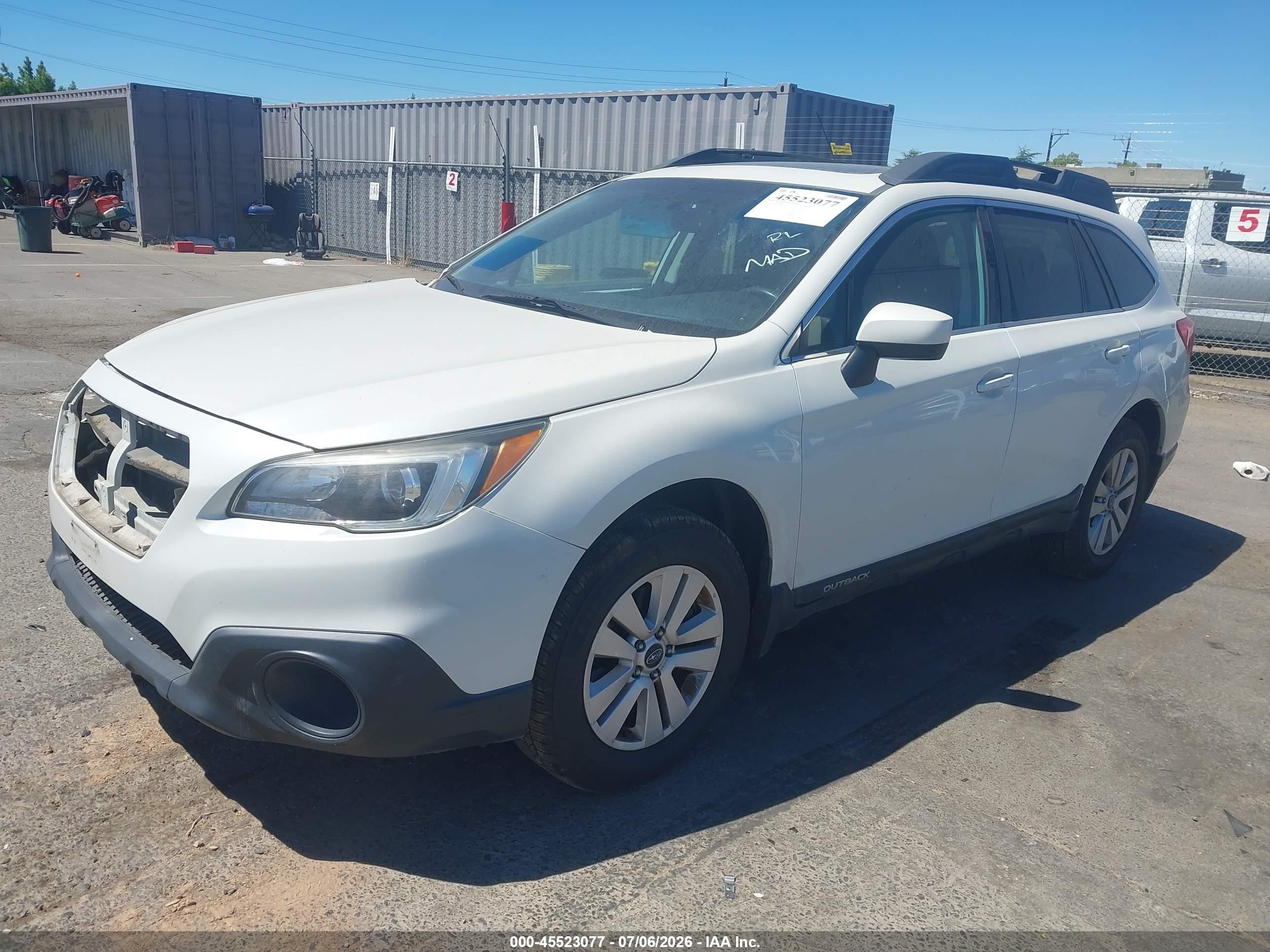 2015 Subaru Outback 2.5i Premium White vin: 4S4BSADC4F3338341