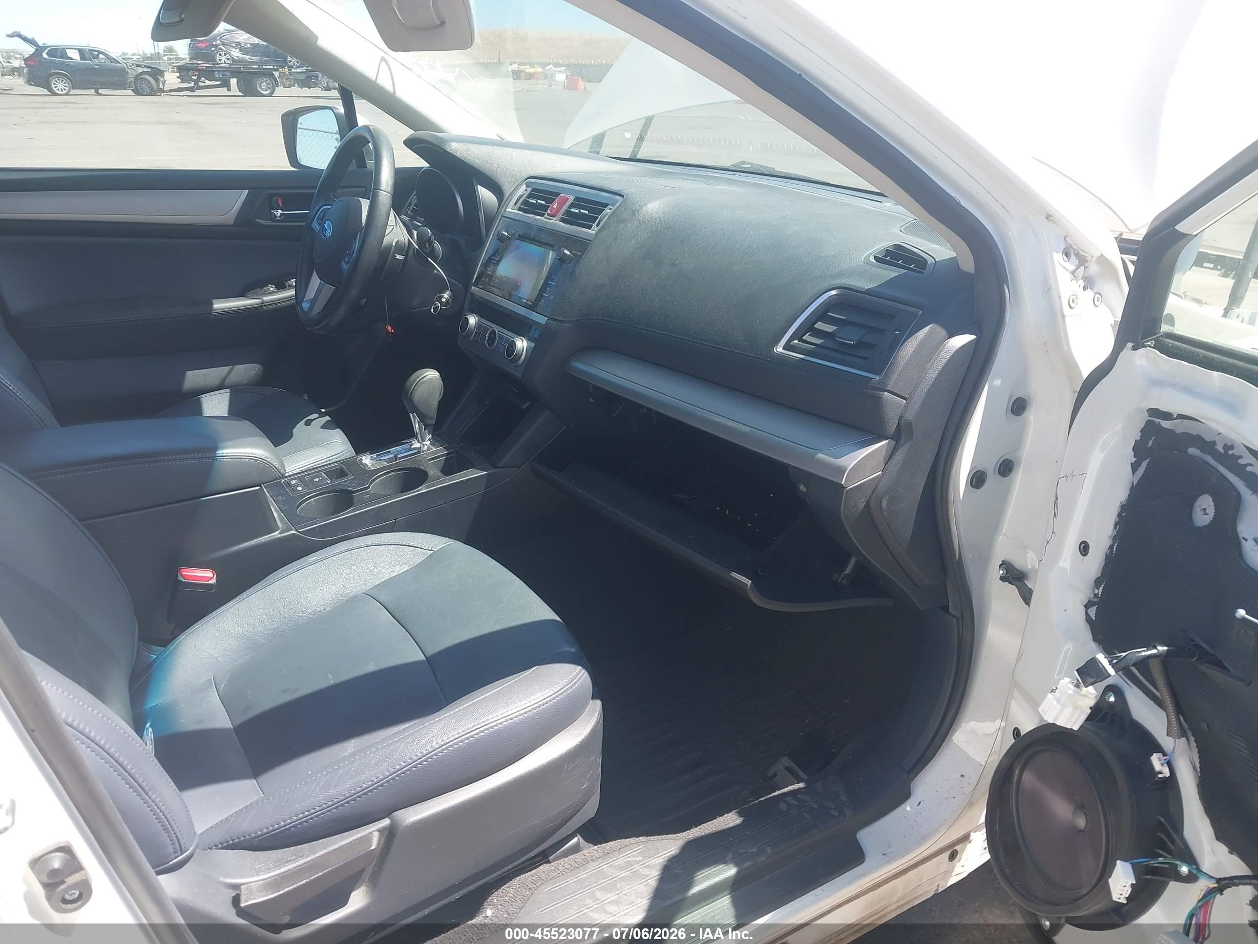 2015 Subaru Outback 2.5i Premium White vin: 4S4BSADC4F3338341