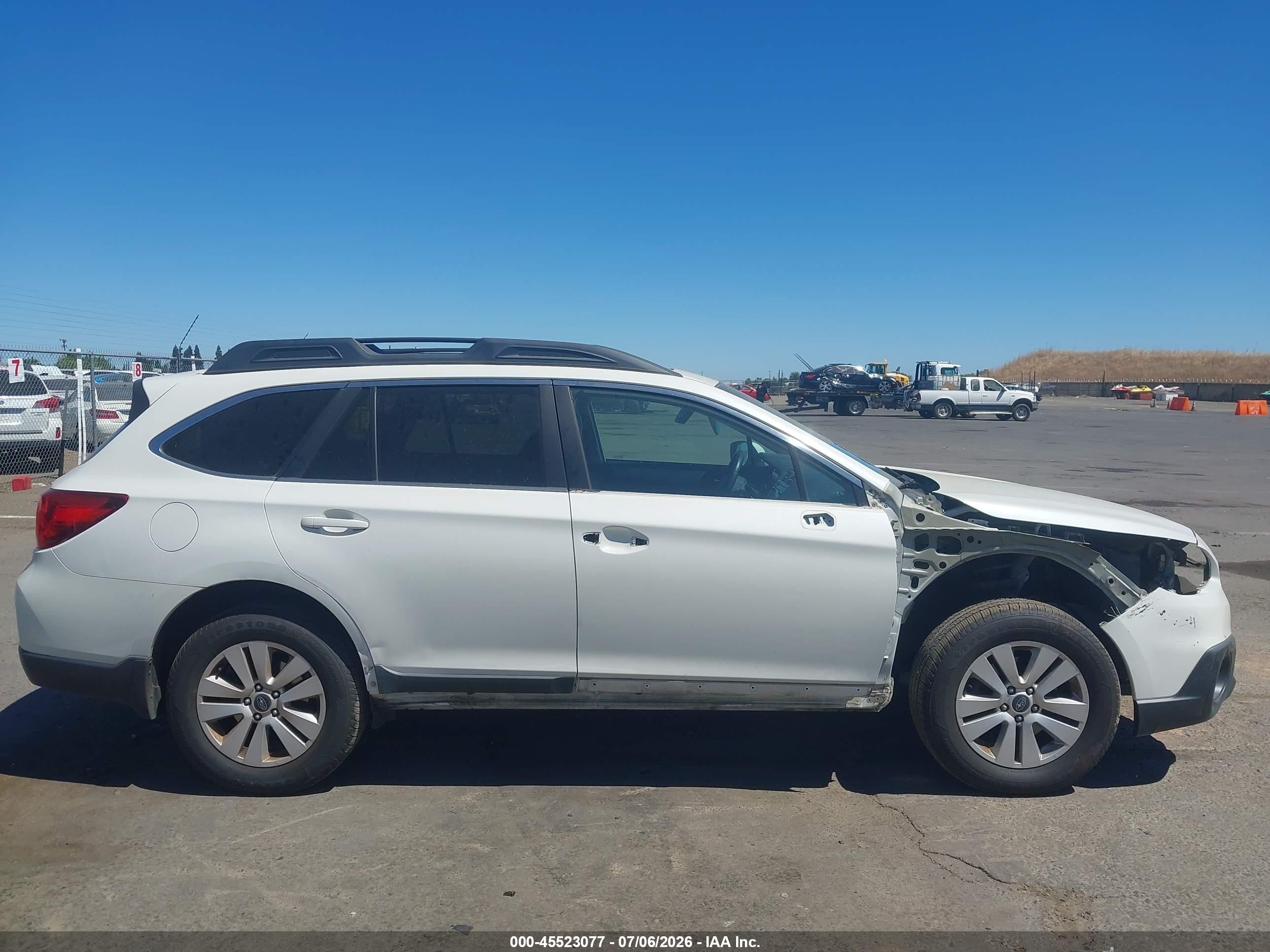 2015 Subaru Outback 2.5i Premium White vin: 4S4BSADC4F3338341