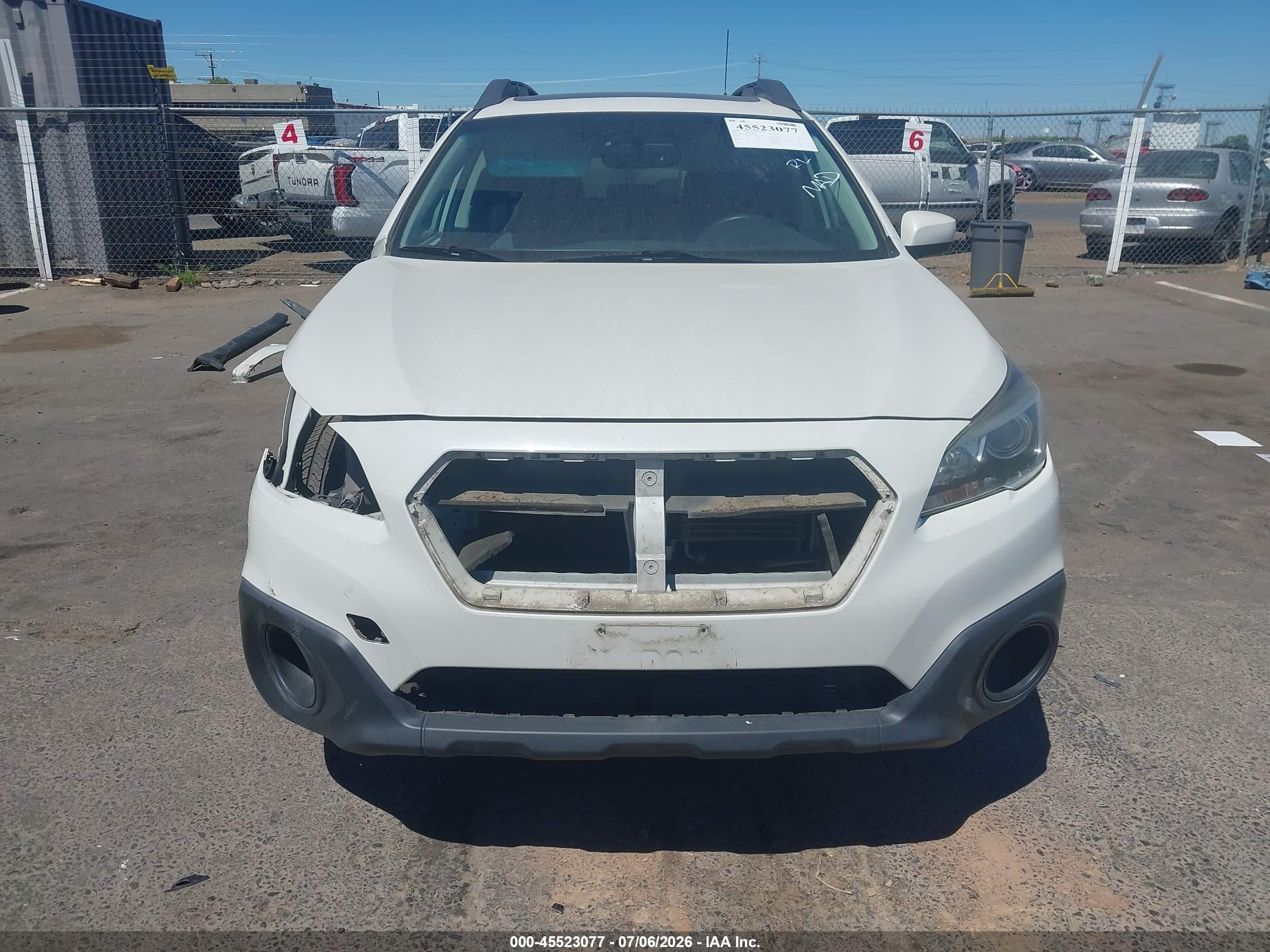 2015 Subaru Outback 2.5i Premium White vin: 4S4BSADC4F3338341