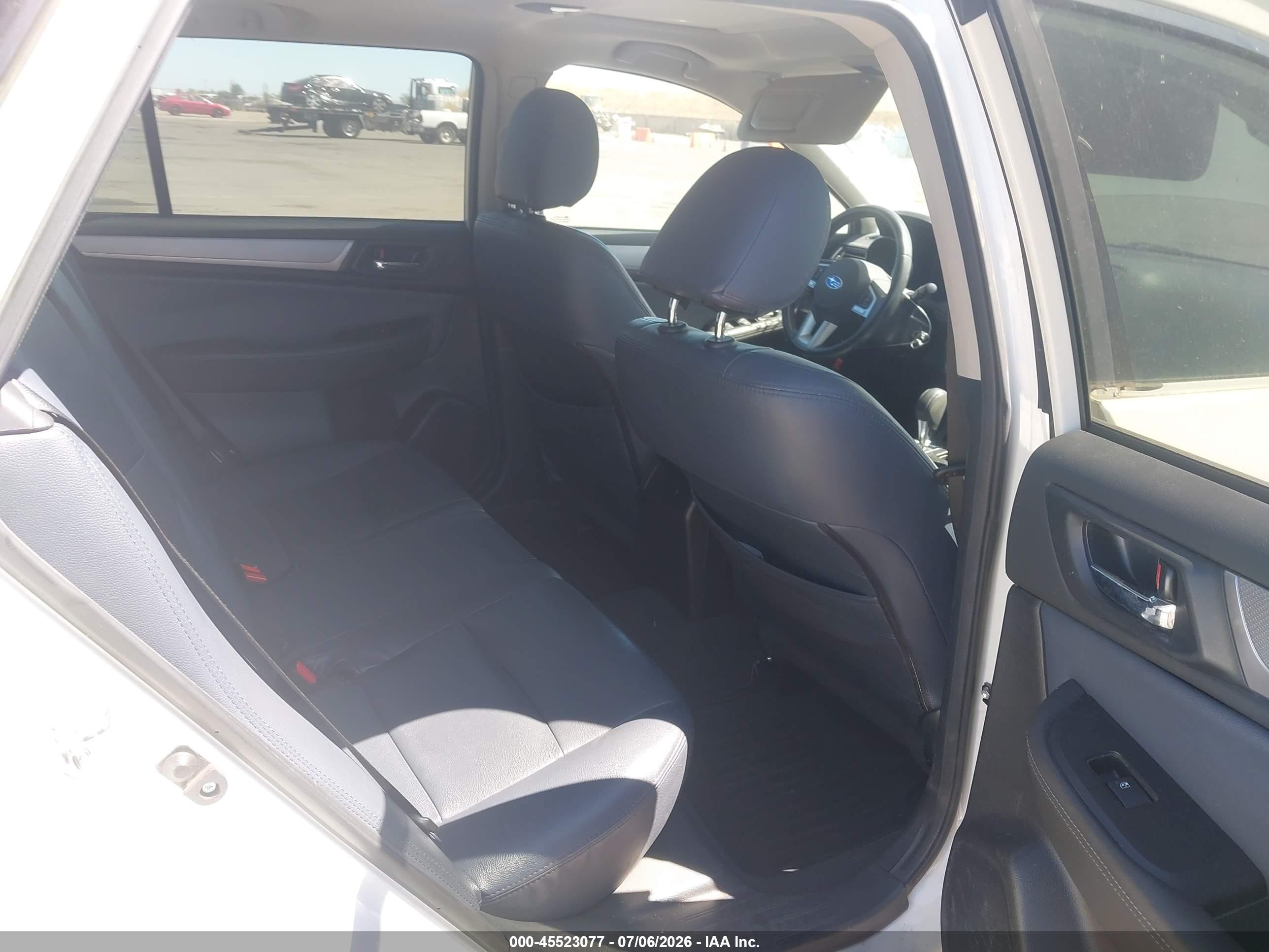 2015 Subaru Outback 2.5i Premium White vin: 4S4BSADC4F3338341