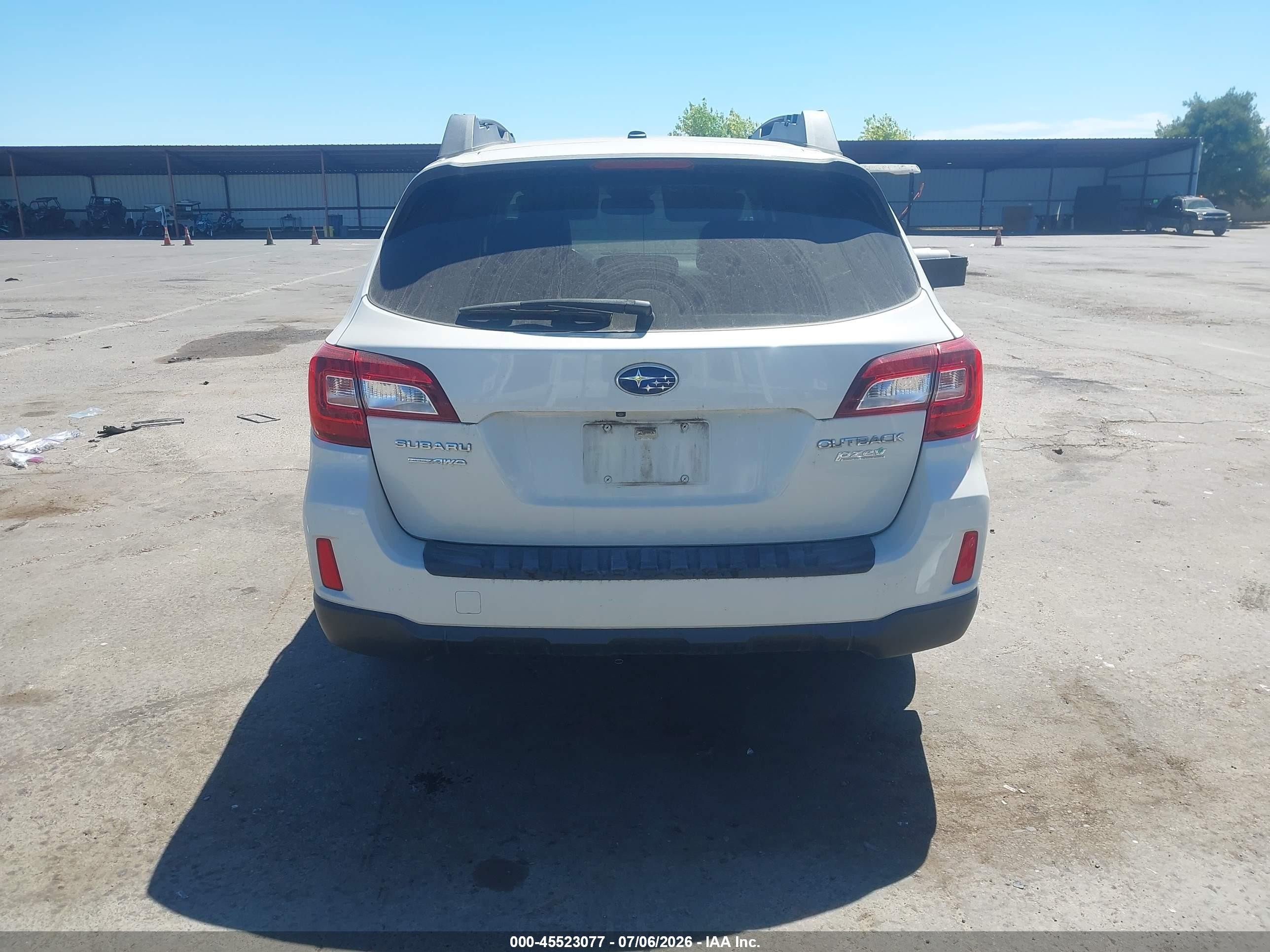 2015 Subaru Outback 2.5i Premium White vin: 4S4BSADC4F3338341