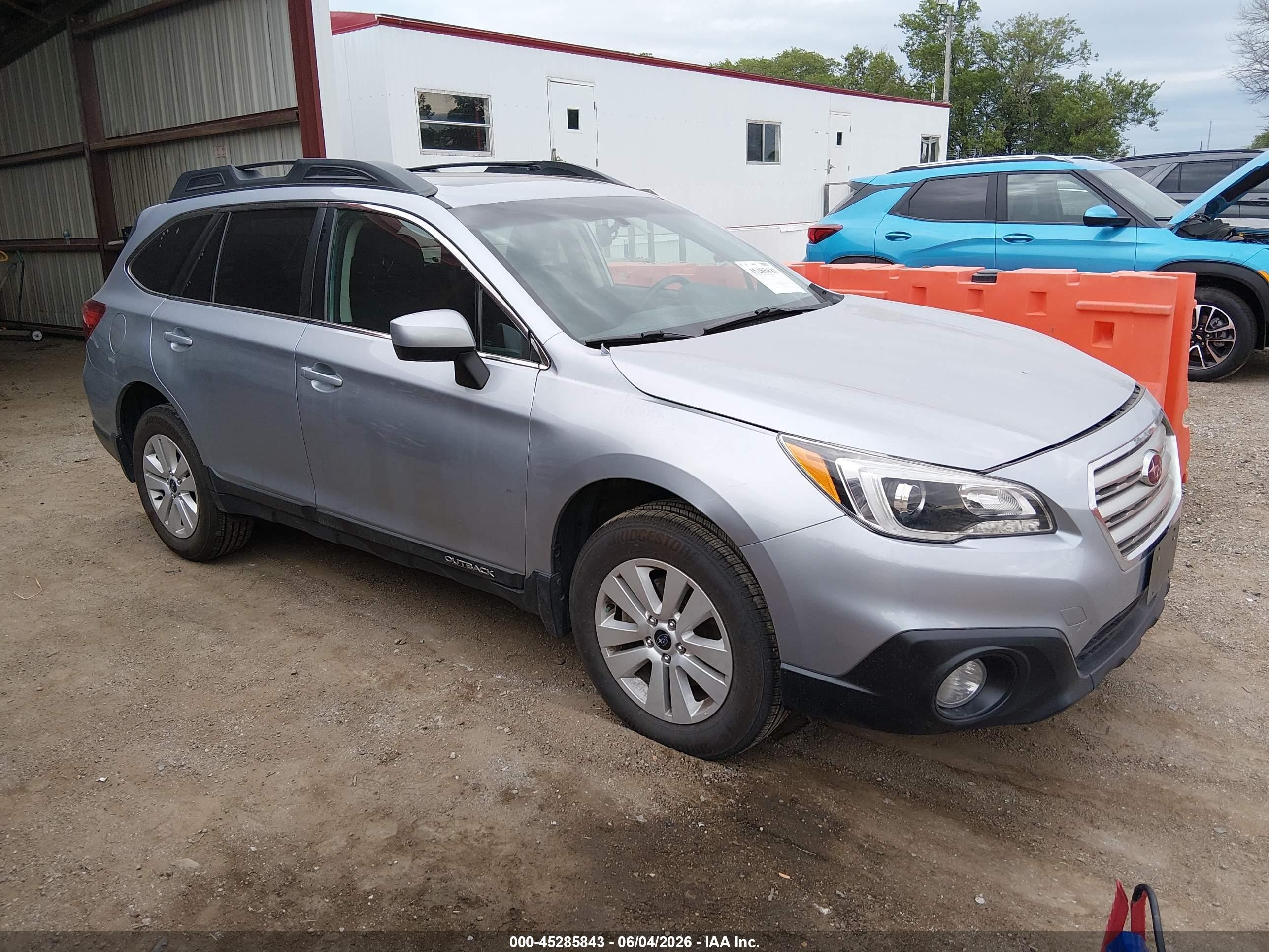 2015 Subaru Outback 2.5i Premium Silver vin: 4S4BSAEC3F3231263