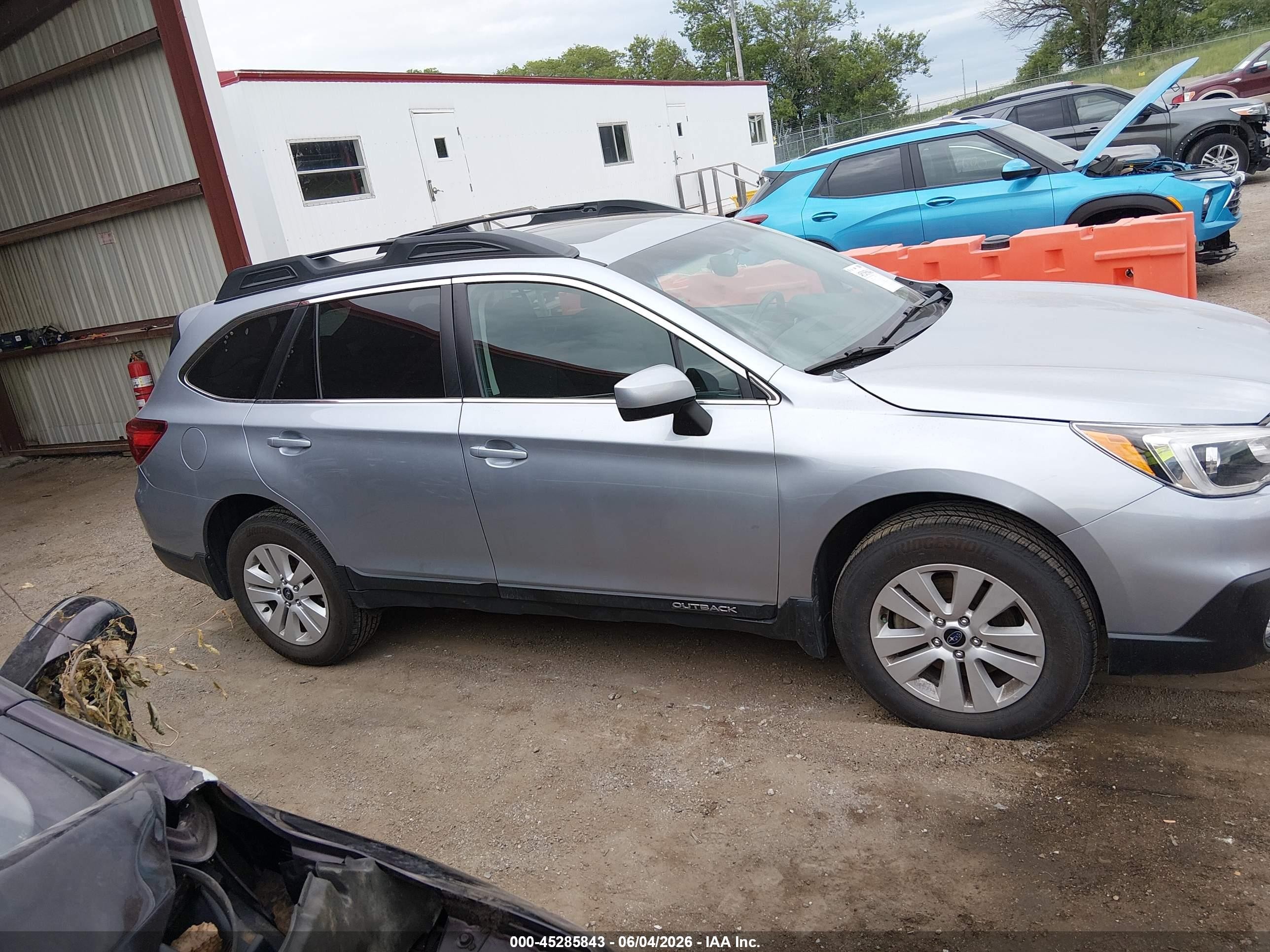2015 Subaru Outback 2.5i Premium Silver vin: 4S4BSAEC3F3231263