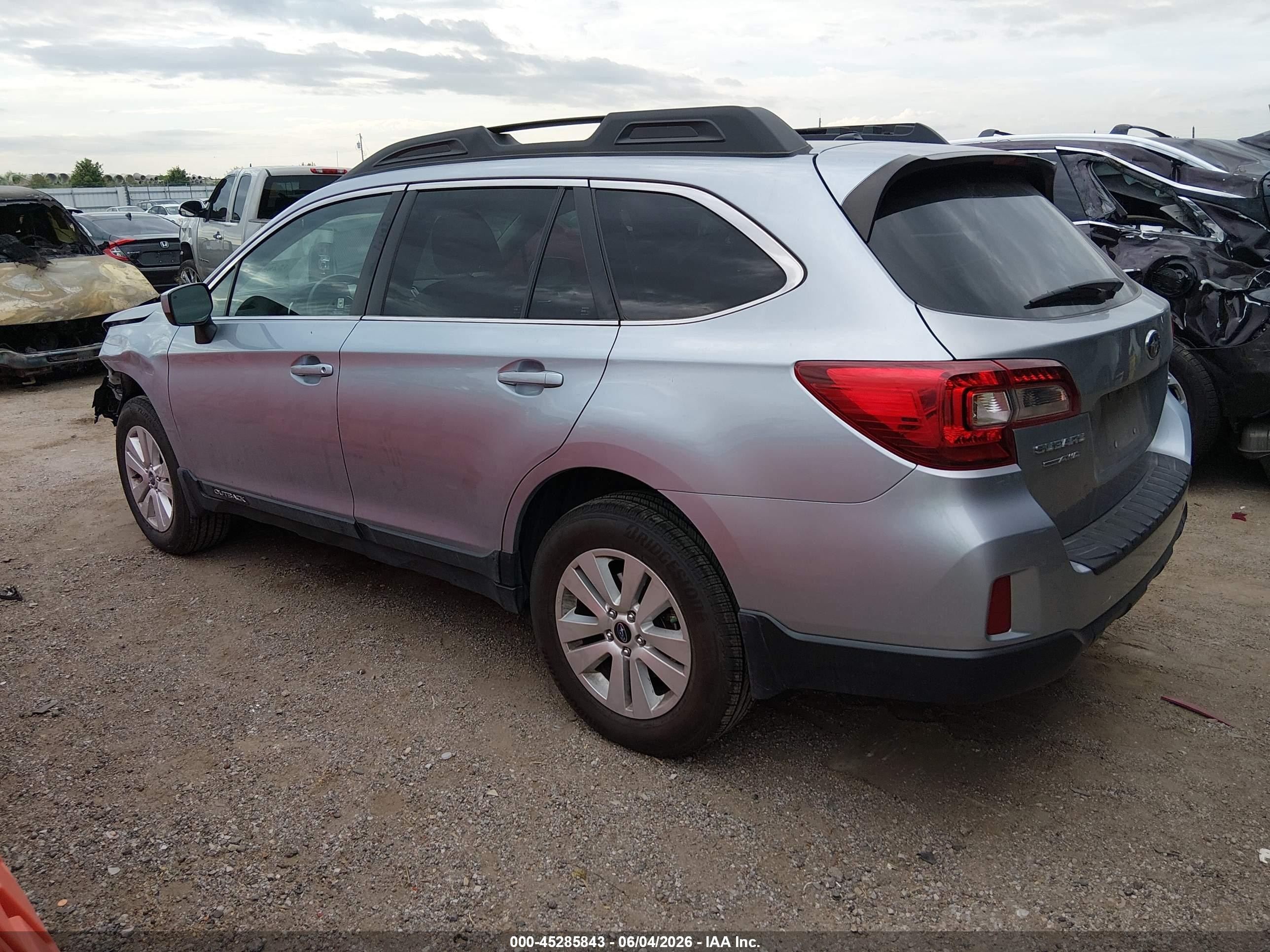 2015 Subaru Outback 2.5i Premium Silver vin: 4S4BSAEC3F3231263