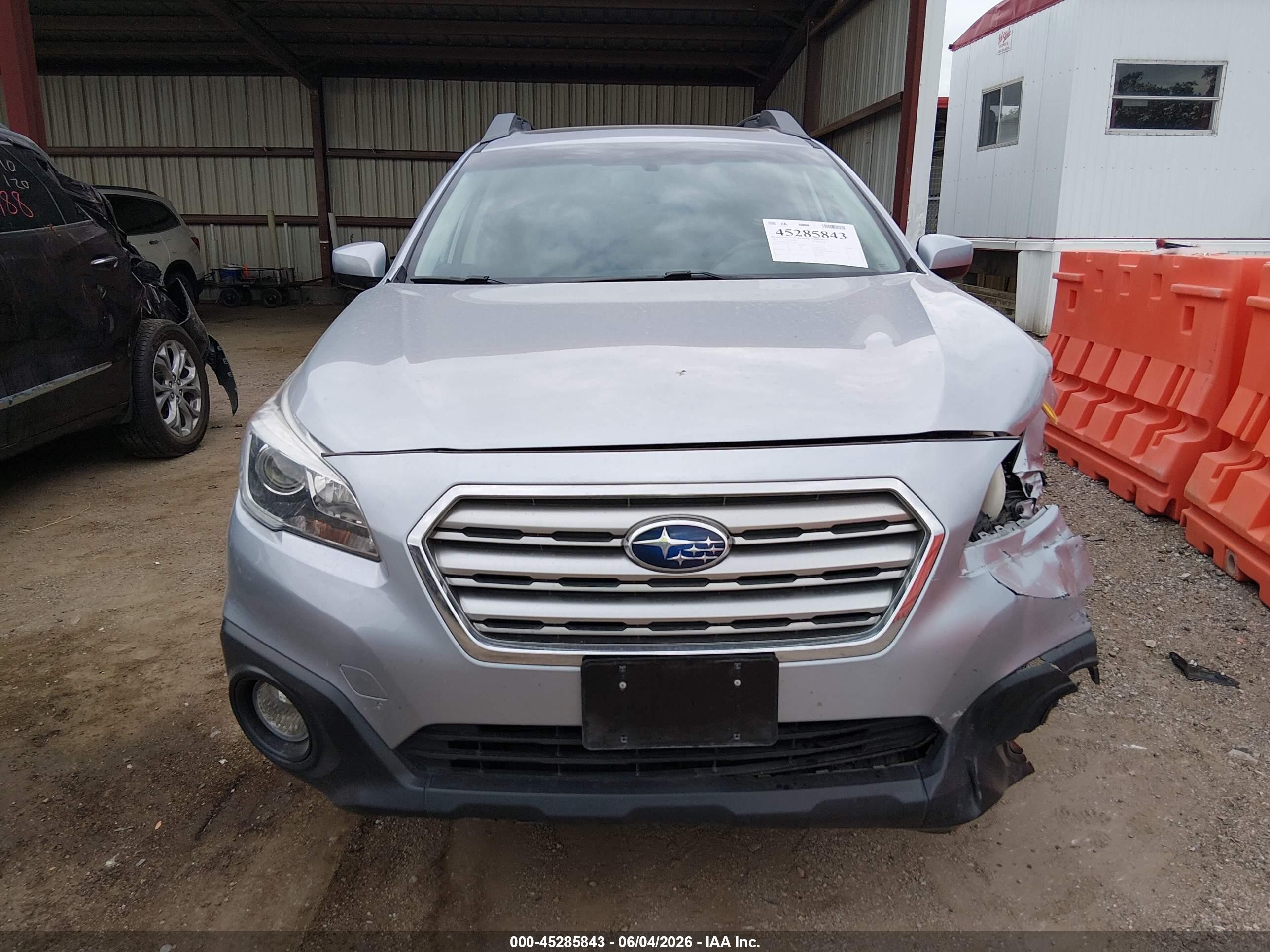 2015 Subaru Outback 2.5i Premium Silver vin: 4S4BSAEC3F3231263