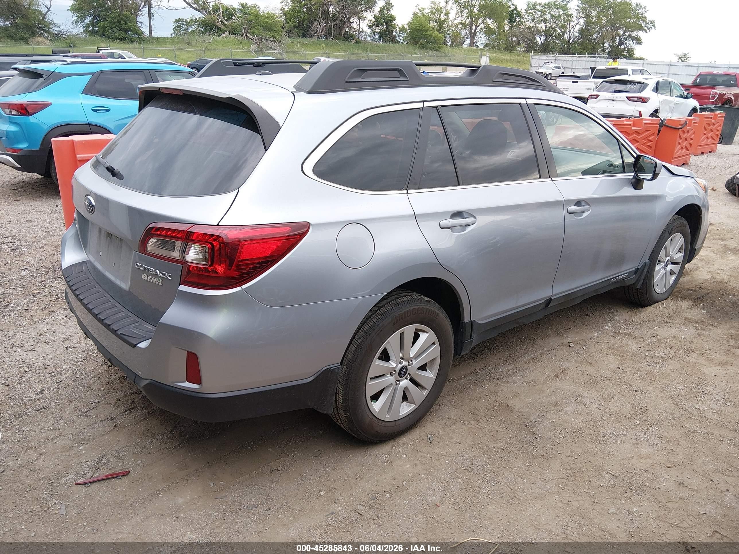2015 Subaru Outback 2.5i Premium Silver vin: 4S4BSAEC3F3231263