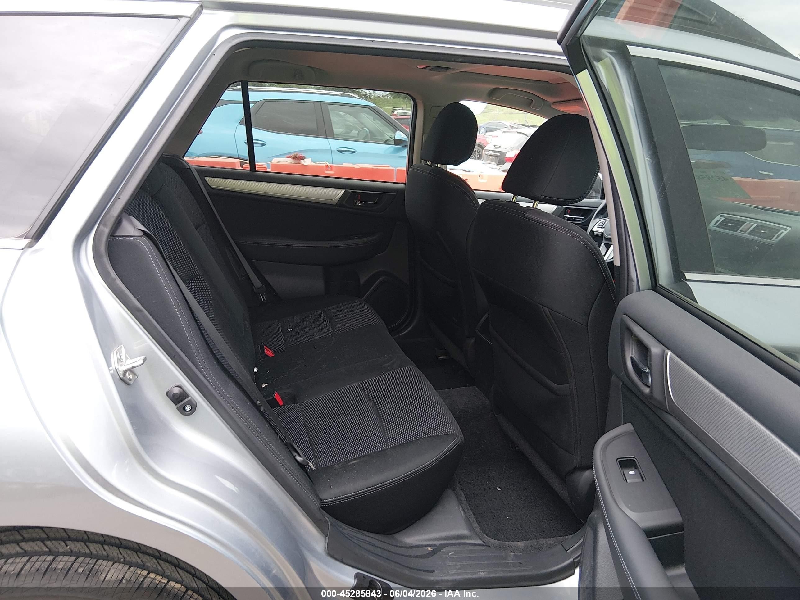 2015 Subaru Outback 2.5i Premium Silver vin: 4S4BSAEC3F3231263