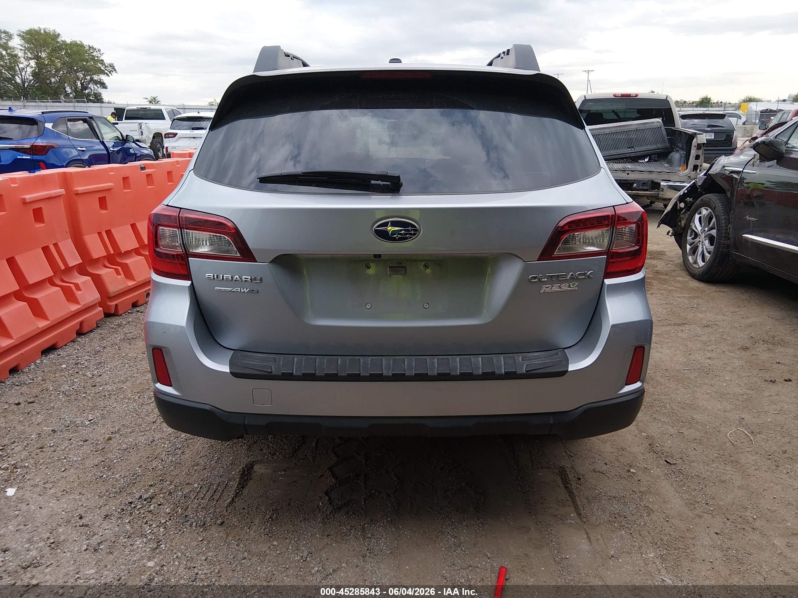 2015 Subaru Outback 2.5i Premium Silver vin: 4S4BSAEC3F3231263