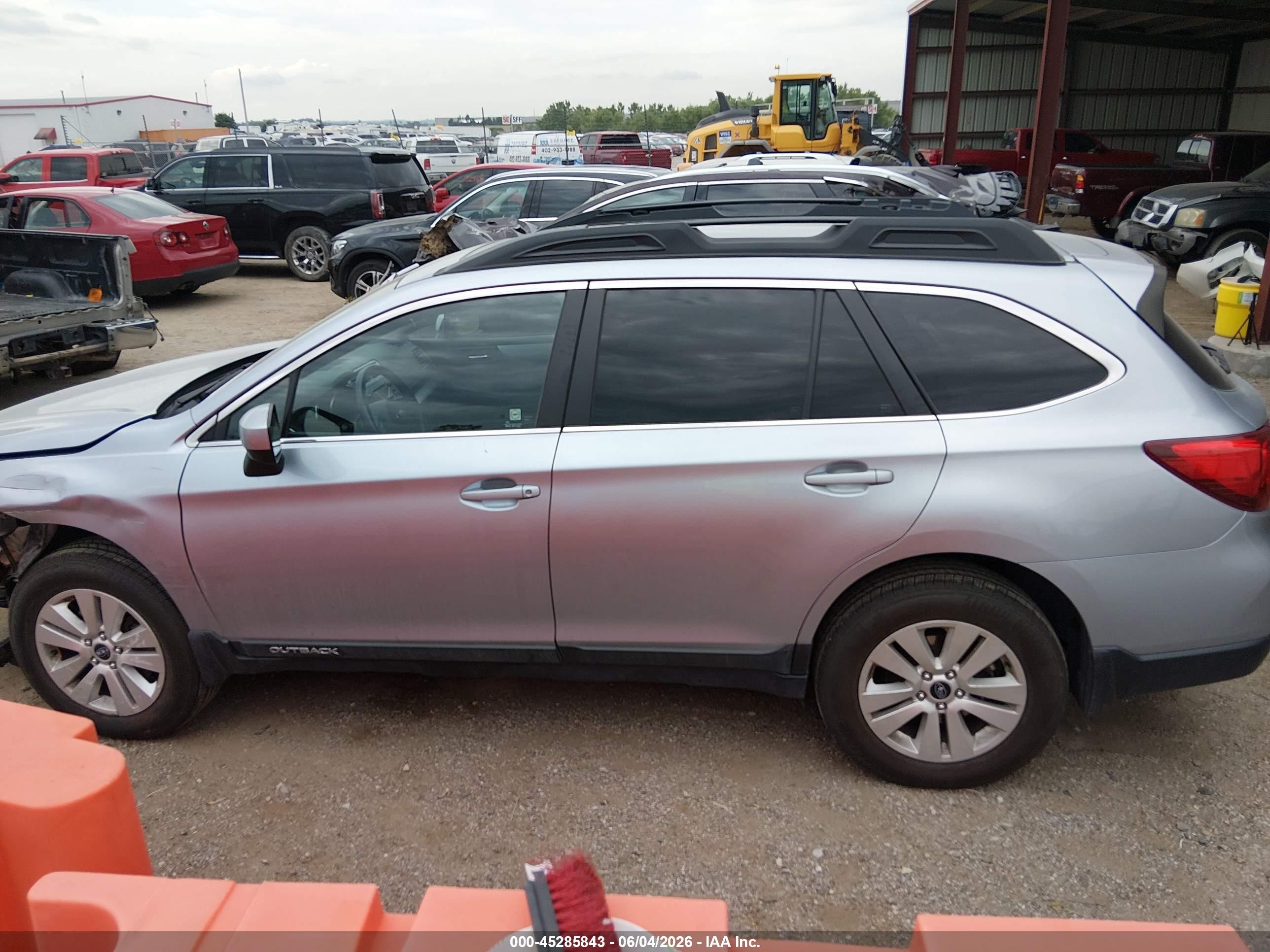 2015 Subaru Outback 2.5i Premium Silver vin: 4S4BSAEC3F3231263