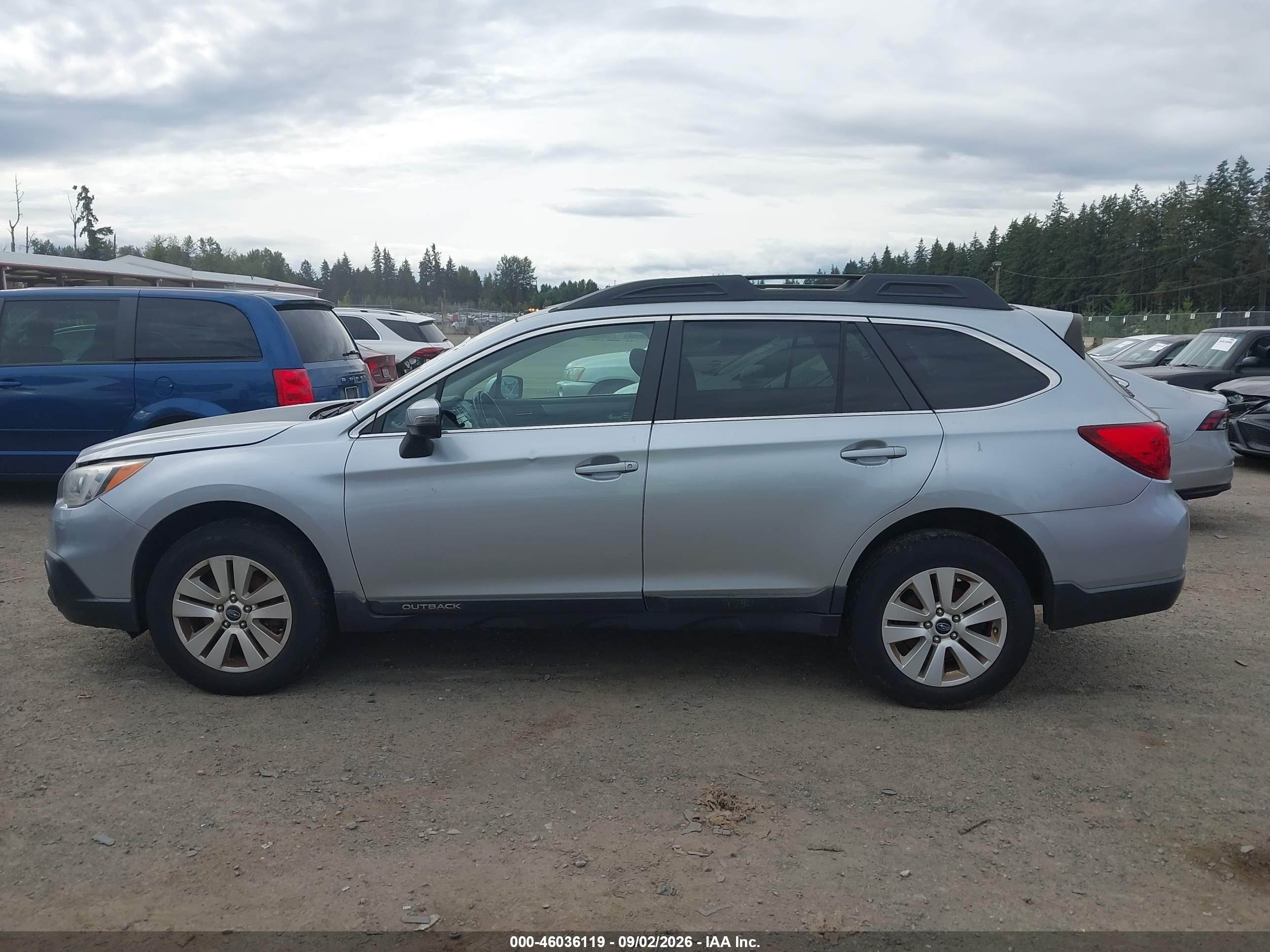 2015 Subaru Outback 2.5i Premium Серебряный vin: 4S4BSAFC0F3226889
